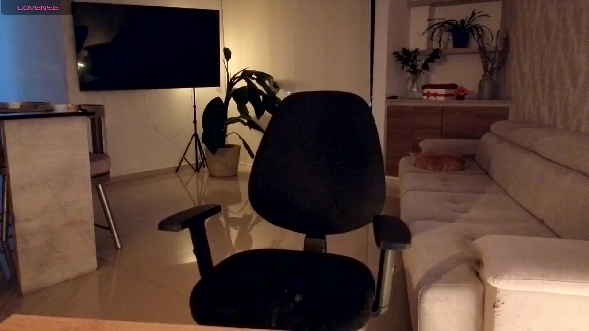 Gallery image thumbnail from SinyMoore's myfreecams stream on, 04/20/2026, 04:13 image 14 of 20