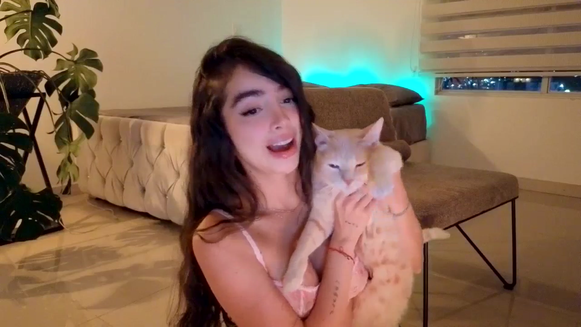 Gallery image thumbnail from SinyMoore's myfreecams stream on, 04/23/2026, 01:35 image 11 of 20