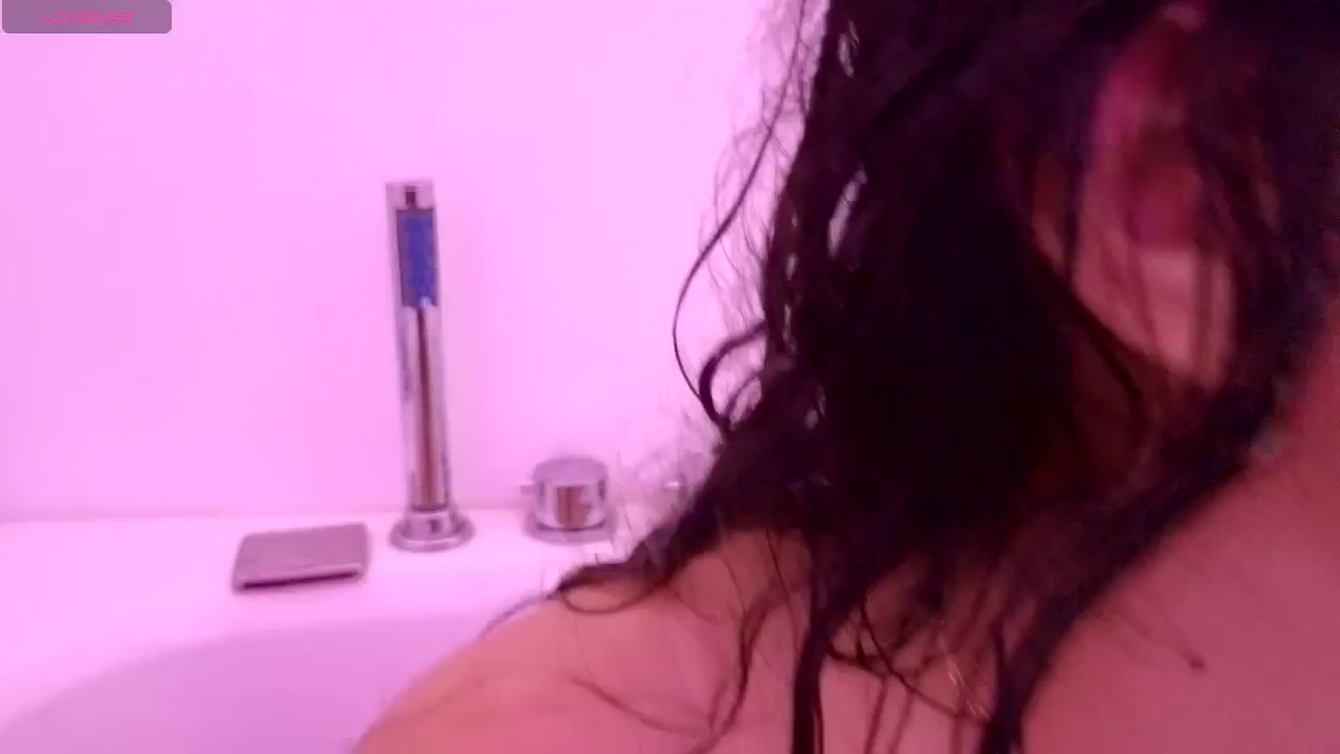 Gallery image thumbnail from SinyMoore's myfreecams stream on, 04/24/2026, 24:01 image 17 of 20