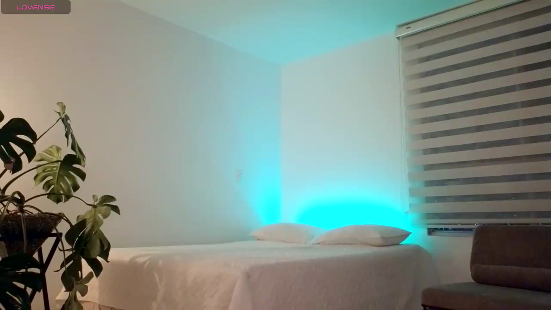 Gallery image thumbnail from SinyMoore's myfreecams stream on, 05/13/2026, 02:15 image 16 of 20
