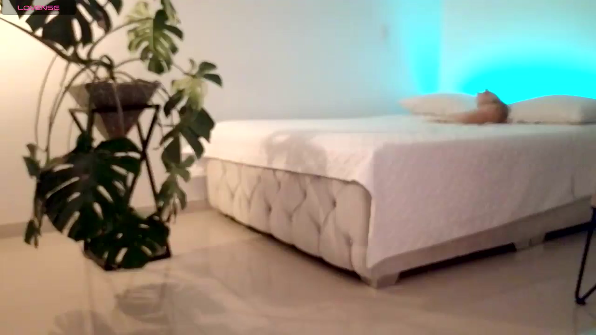 Gallery image thumbnail from SinyMoore's myfreecams stream on, 05/20/2026, 24:01 image 13 of 20