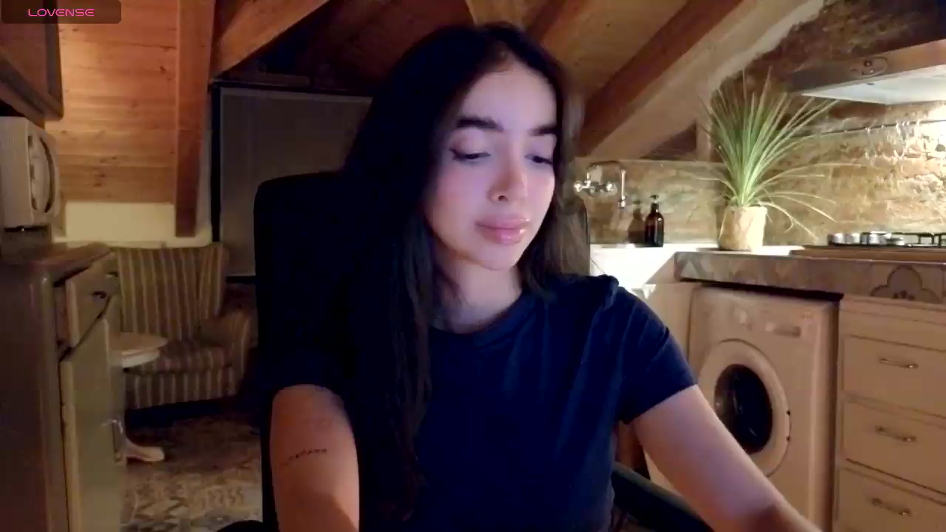 Gallery image thumbnail from SinyMoore's myfreecams stream on, 07/17/2026, 01:01 image 5 of 20