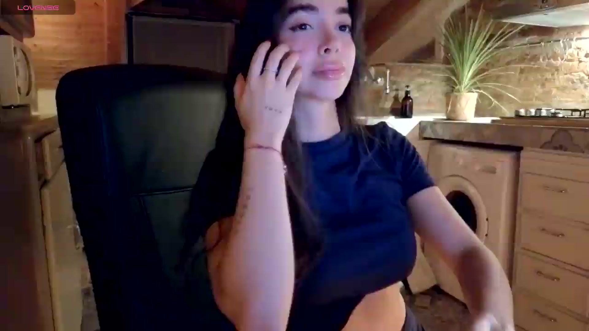 Gallery image thumbnail from SinyMoore's myfreecams stream on, 07/17/2026, 01:01 image 18 of 20