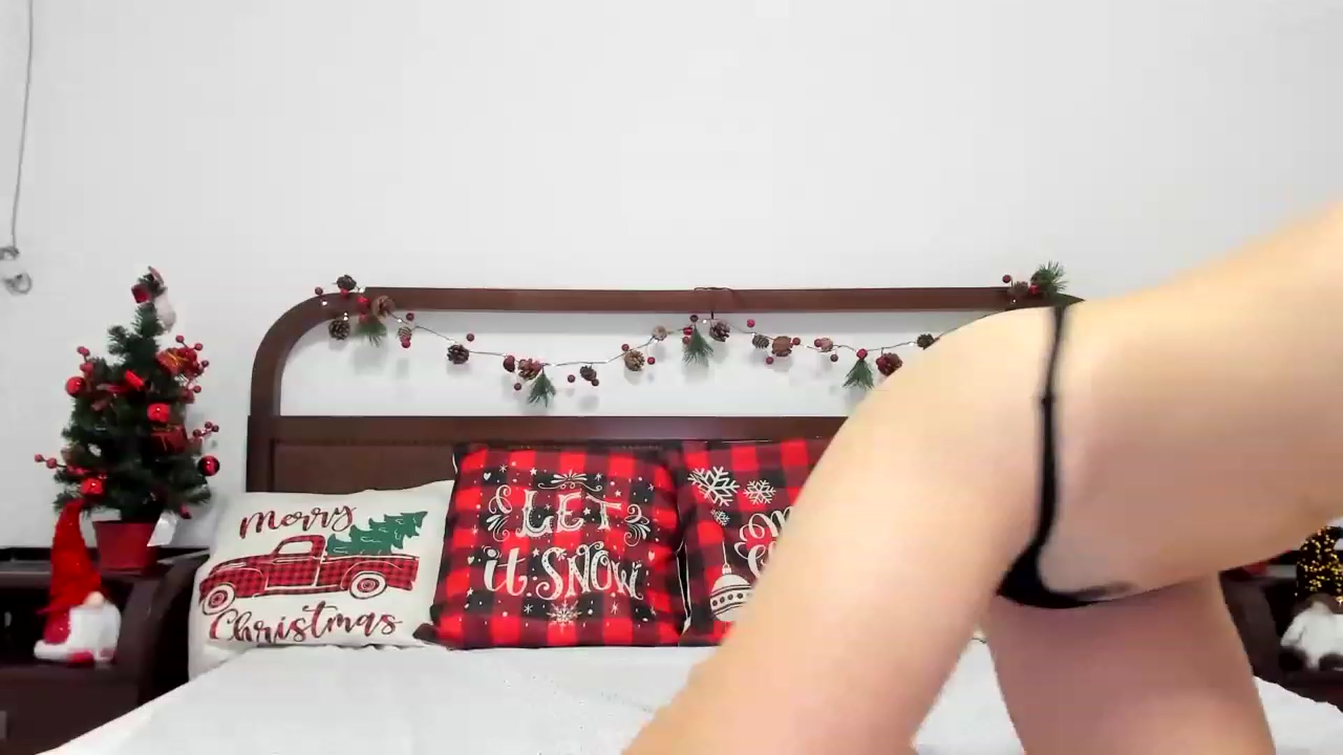 Gallery image thumbnail from SiouxPrincess's myfreecams stream on, 12/25/2022, 19:03 image 9 of 20