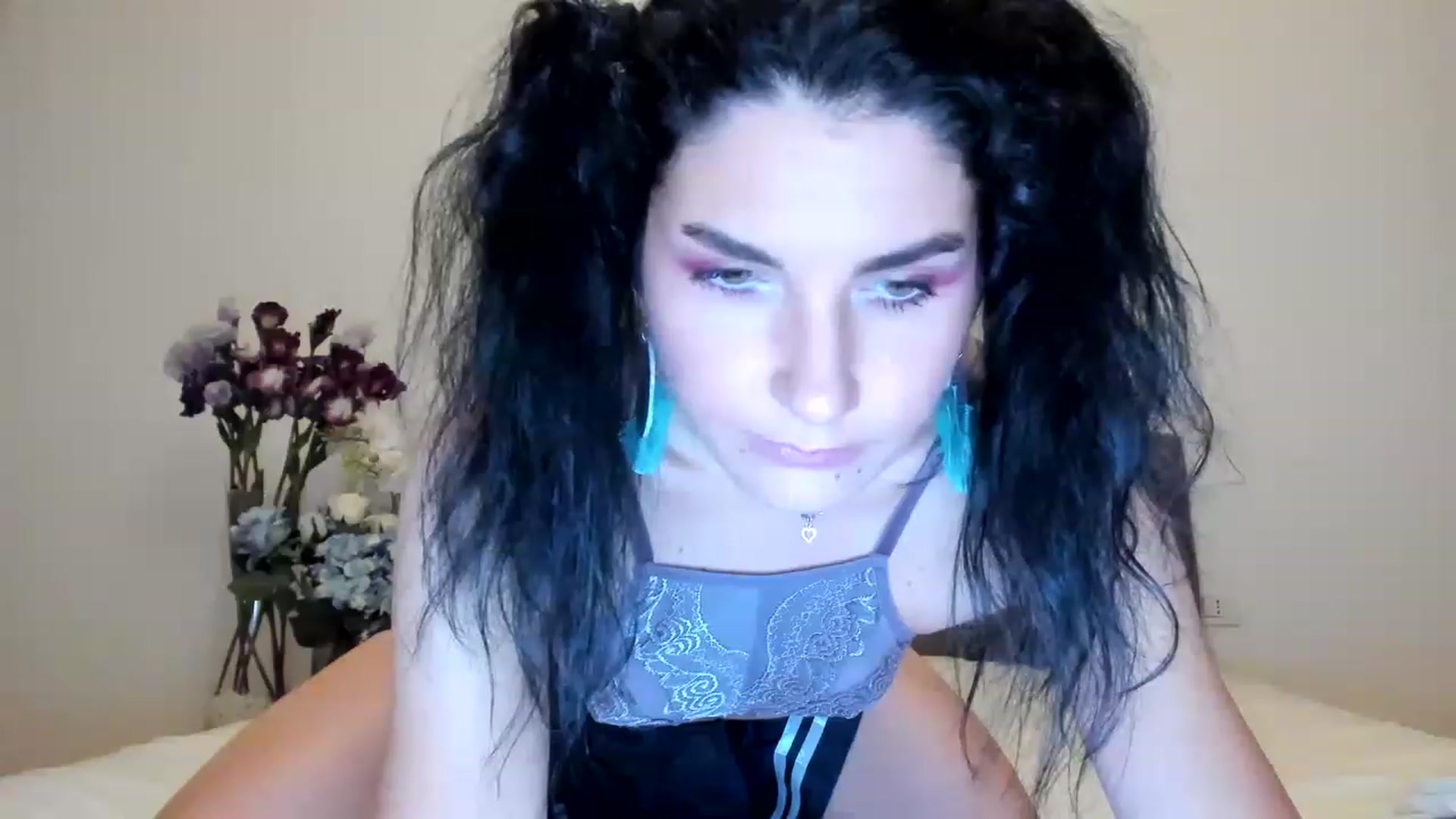 Gallery image thumbnail from SiouxPrincess's myfreecams stream on, 04/19/2023, 23:16 image 6 of 20