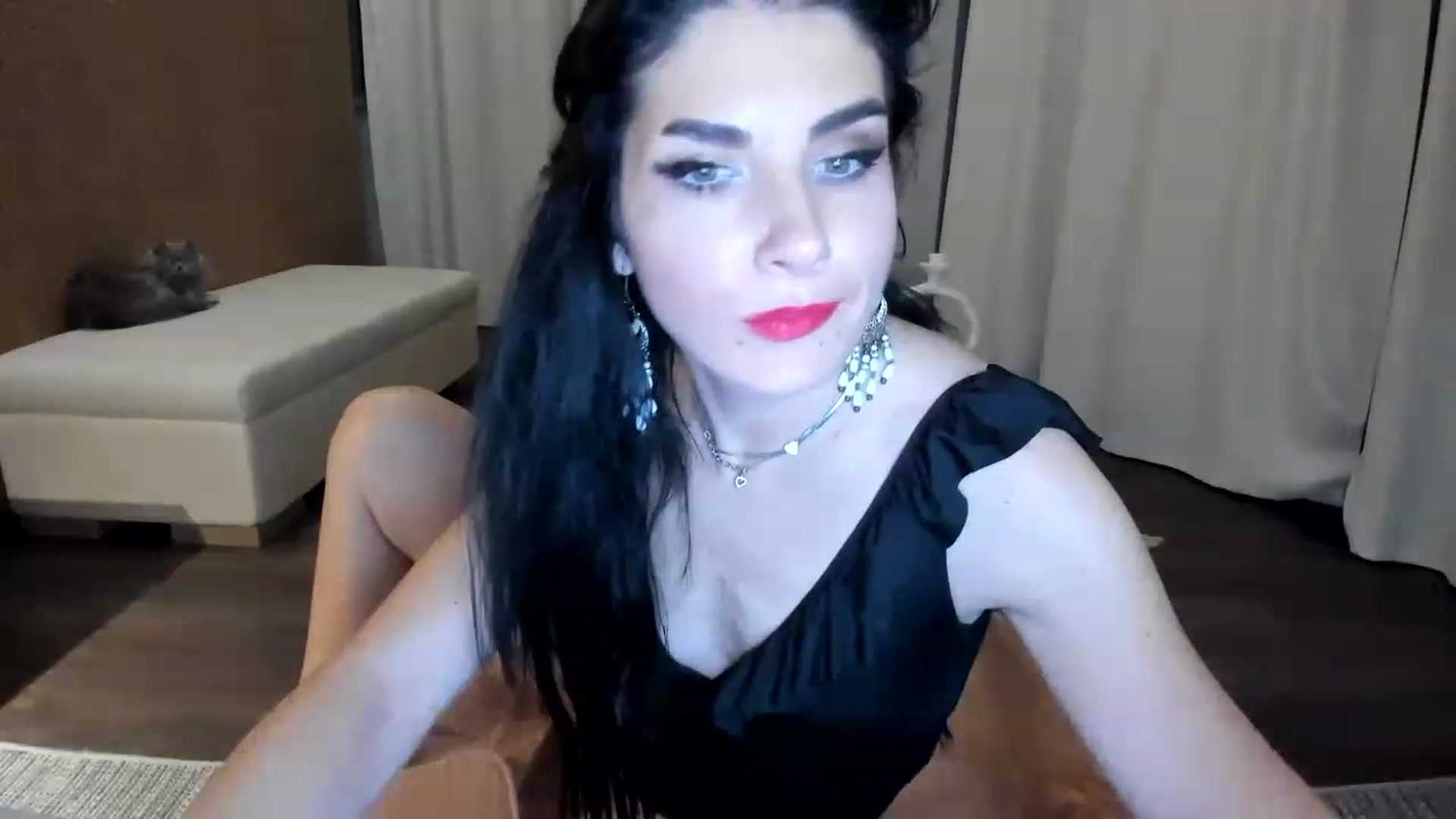 Gallery image thumbnail from SiouxPrincess's myfreecams stream on, 05/03/2023, 21:02 image 16 of 20