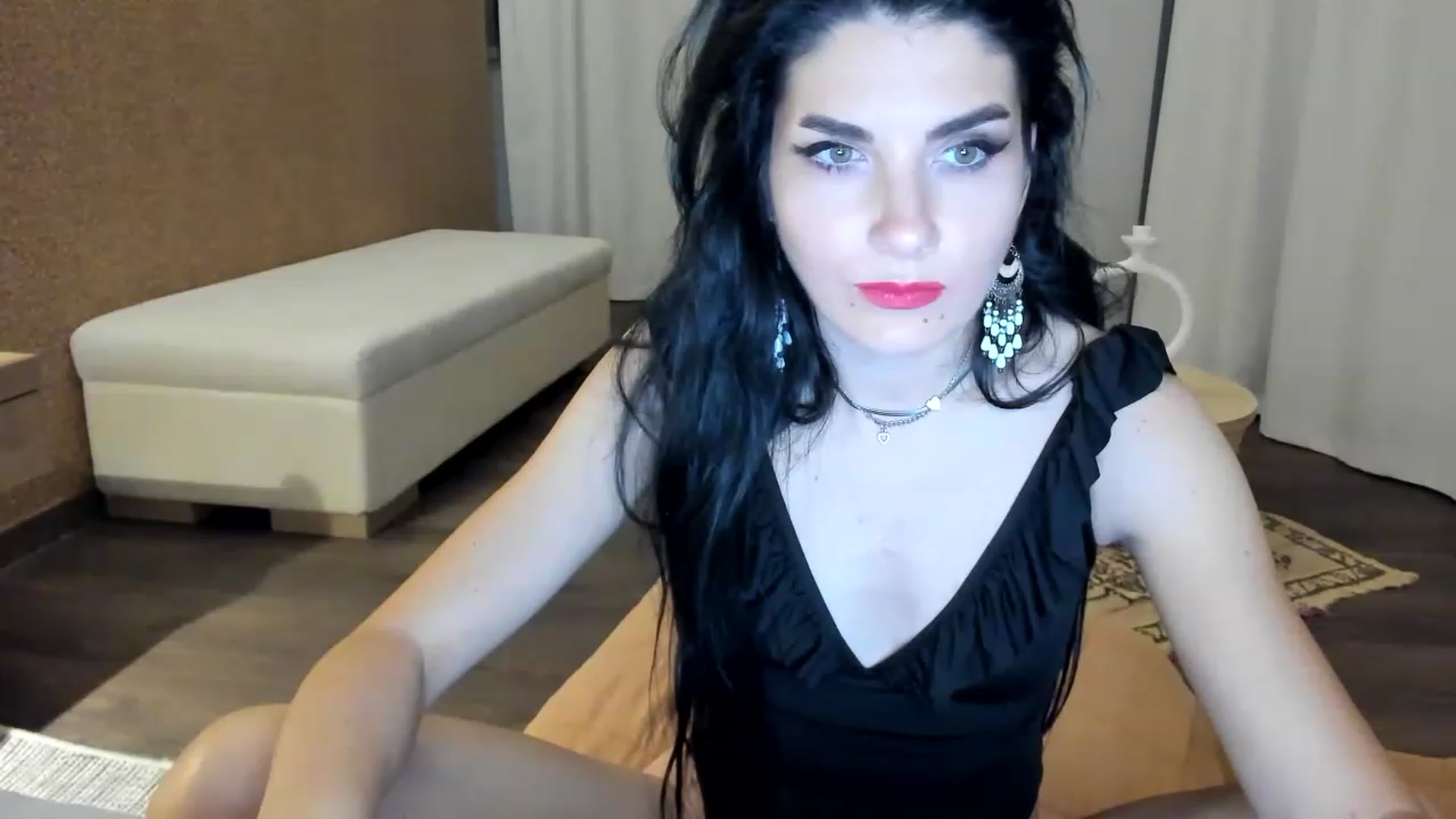 Gallery image thumbnail from SiouxPrincess's myfreecams stream on, 05/03/2023, 22:10 image 5 of 20