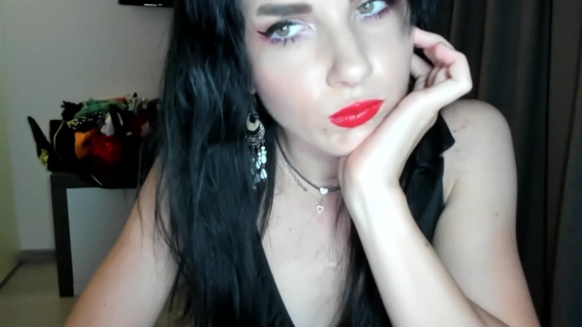Gallery image thumbnail from SiouxPrincess's myfreecams stream on, 05/28/2023, 21:52 image 6 of 20