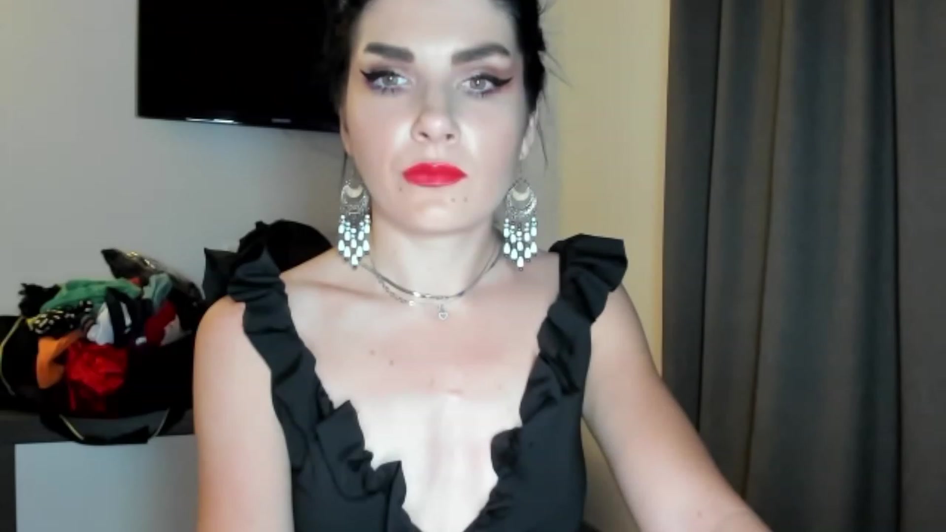 Gallery image thumbnail from SiouxPrincess's myfreecams stream on, 05/28/2023, 21:52 image 14 of 20