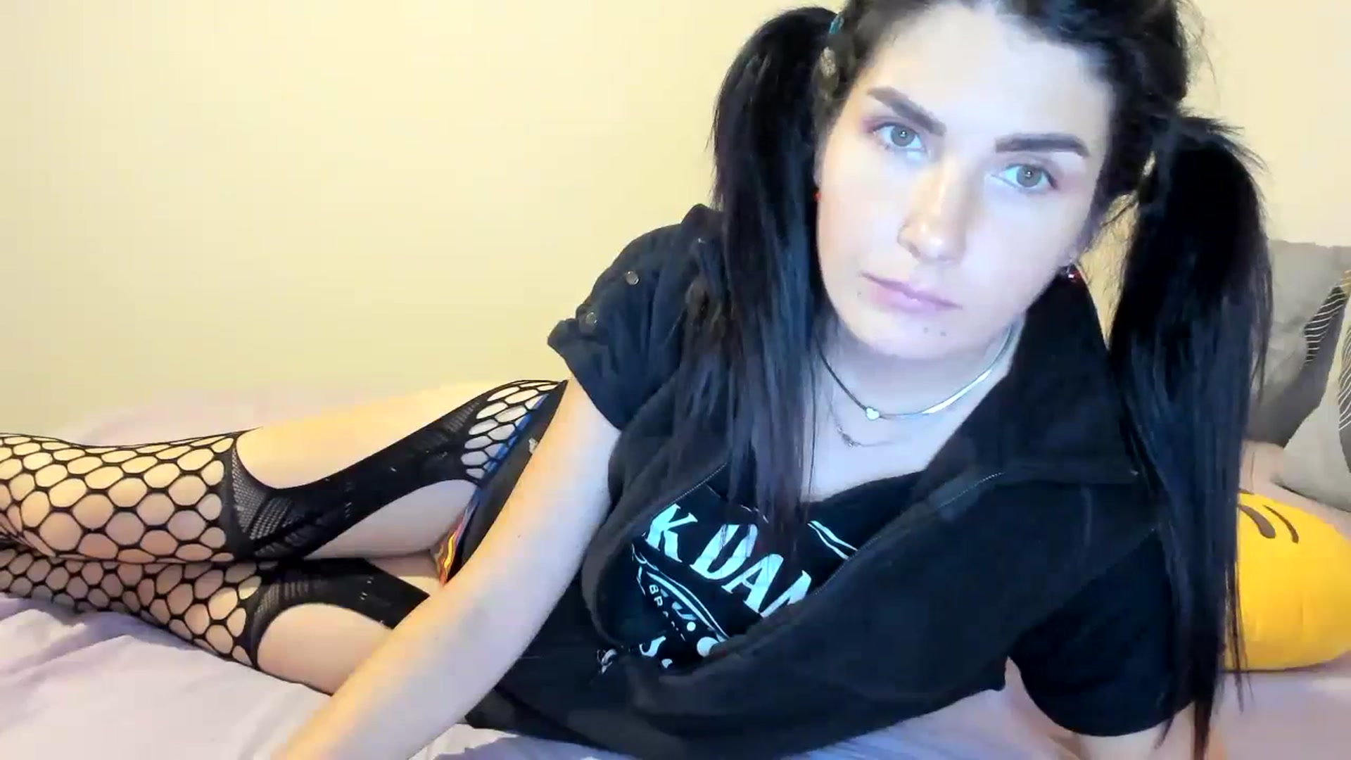 Gallery image thumbnail from SiouxPrincess's myfreecams stream on, 09/21/2023, 24:05 image 18 of 20