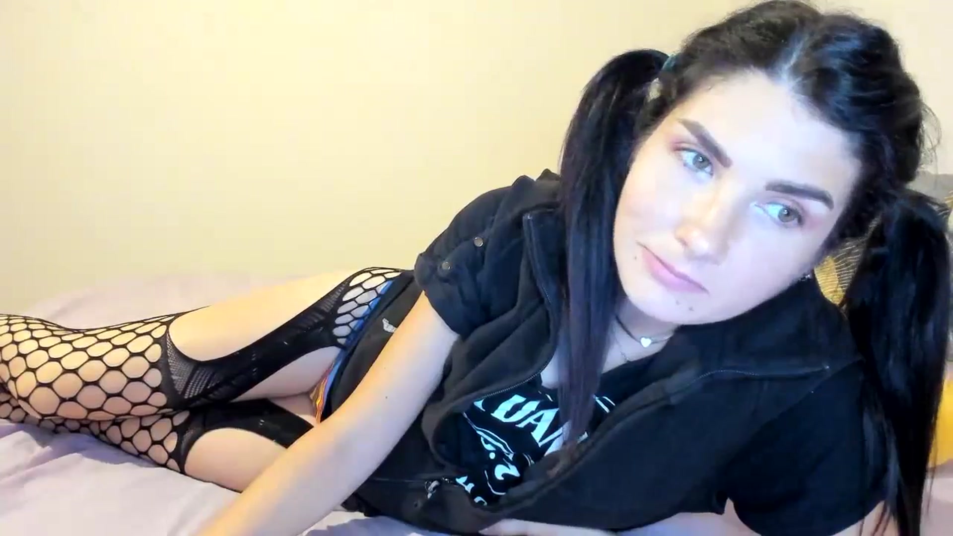 Gallery image thumbnail from SiouxPrincess's myfreecams stream on, 09/21/2023, 24:05 image 20 of 20