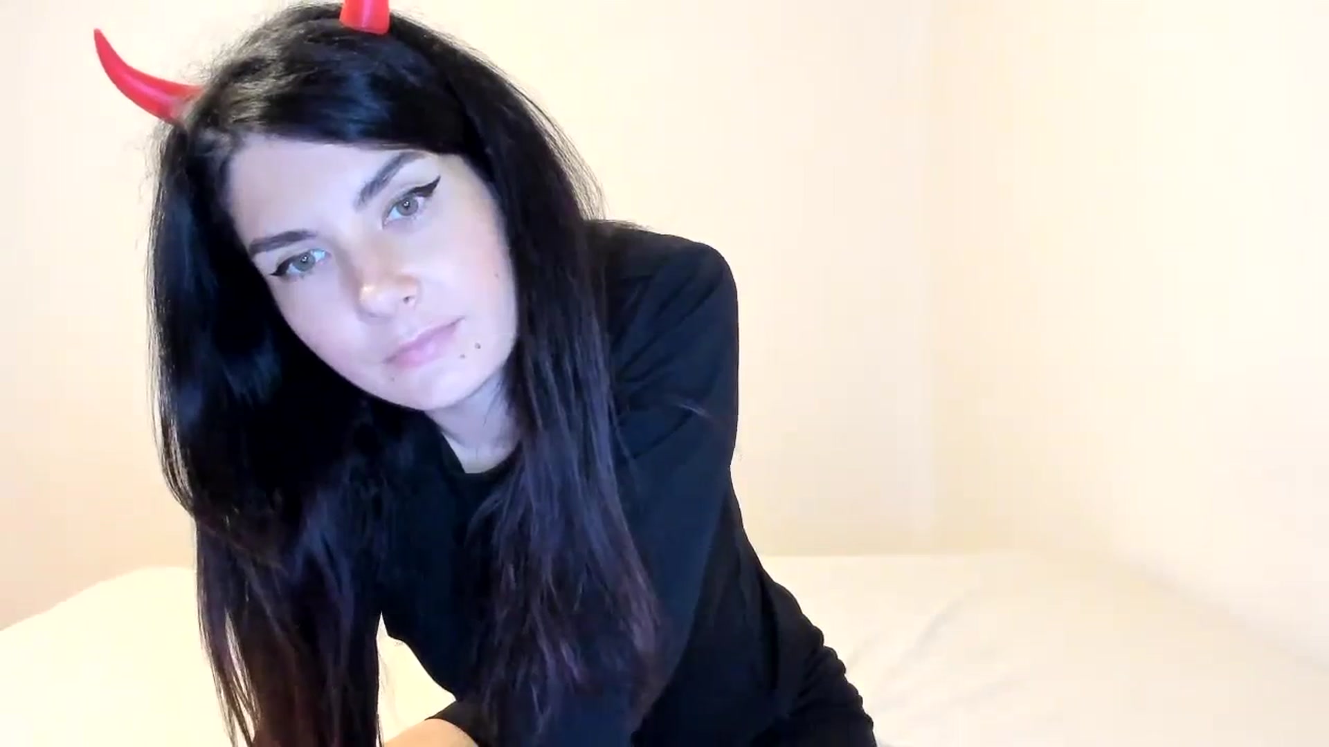 Gallery image thumbnail from SiouxPrincess's myfreecams stream on, 10/21/2023, 23:29 image 7 of 20