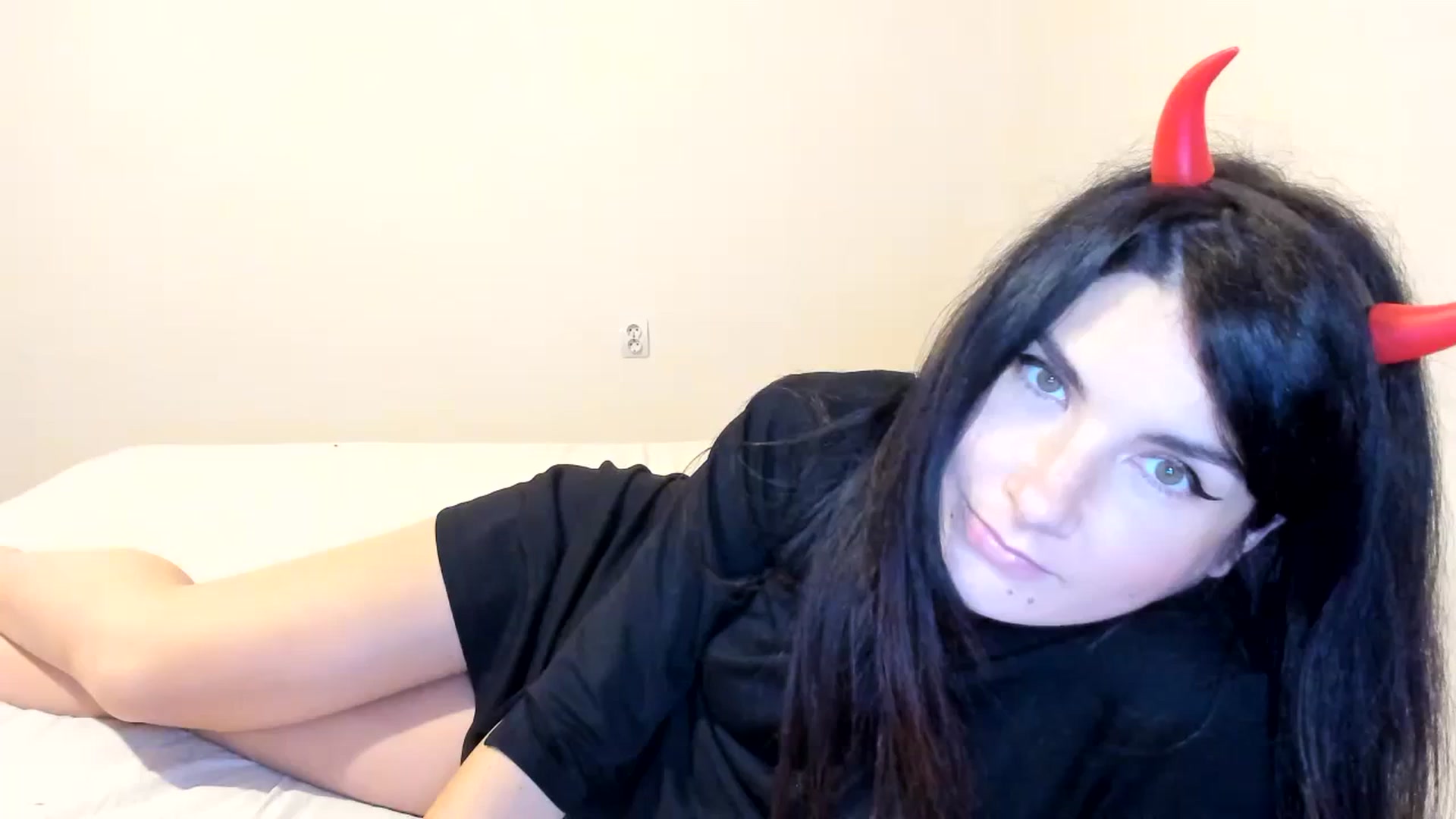 Gallery image thumbnail from SiouxPrincess's myfreecams stream on, 10/21/2023, 23:29 image 10 of 20