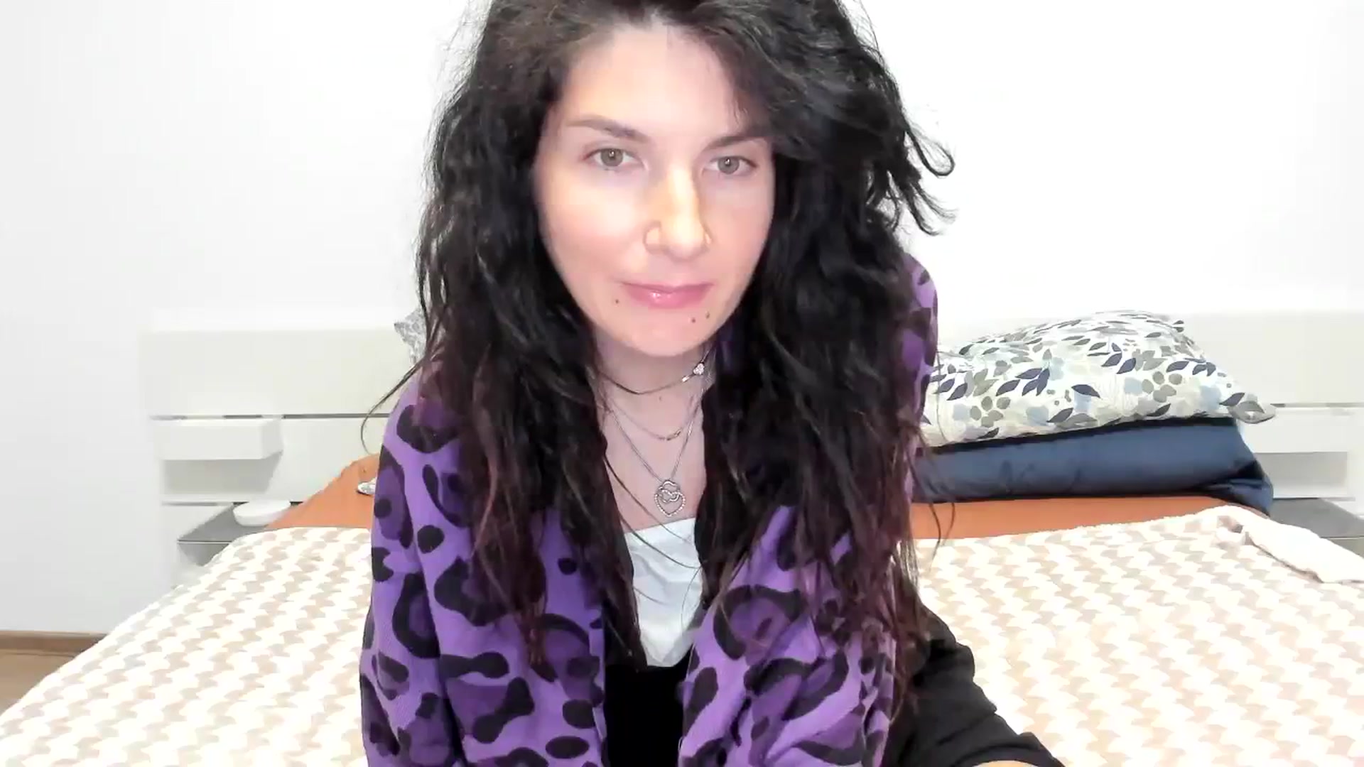 Gallery image thumbnail from SiouxPrincess's myfreecams stream on, 11/12/2023, 24:06 image 19 of 20