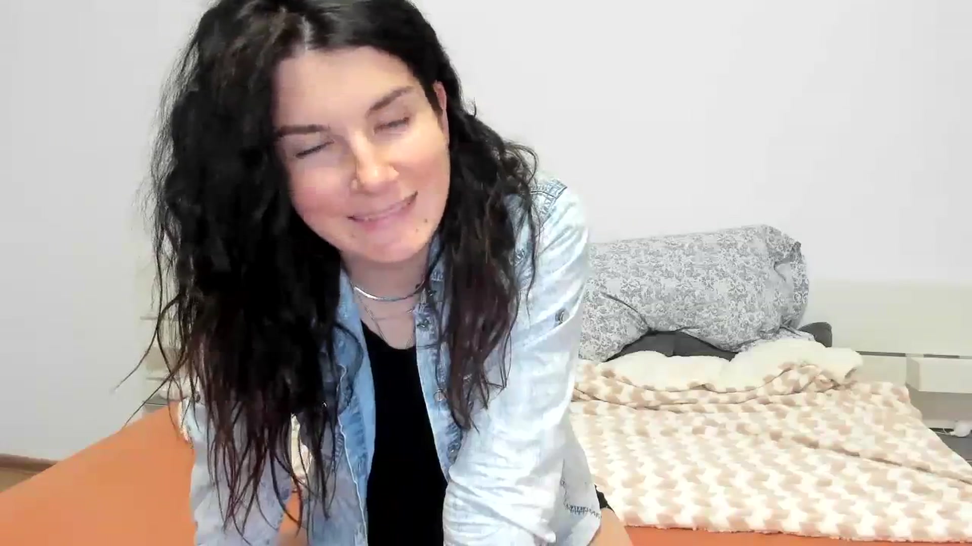 Gallery image thumbnail from SiouxPrincess's myfreecams stream on, 11/13/2023, 23:12 image 8 of 20