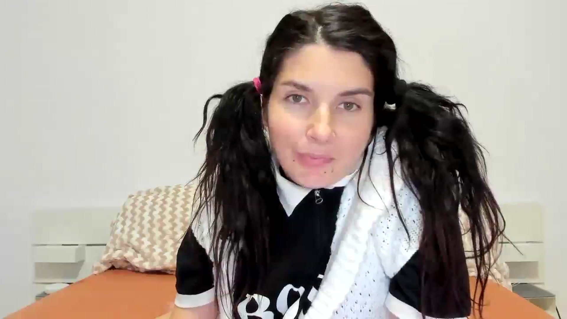 Gallery image thumbnail from SiouxPrincess's myfreecams stream on, 11/14/2023, 21:37 image 8 of 20