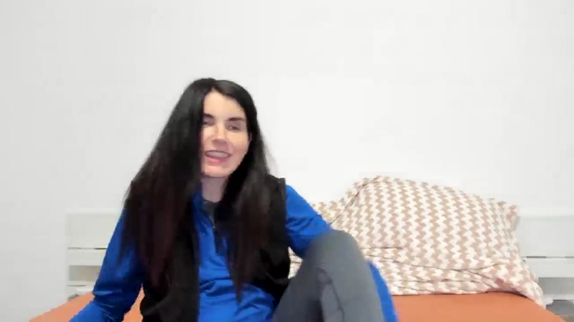 Gallery image thumbnail from SiouxPrincess's myfreecams stream on, 11/15/2023, 23:21 image 2 of 20