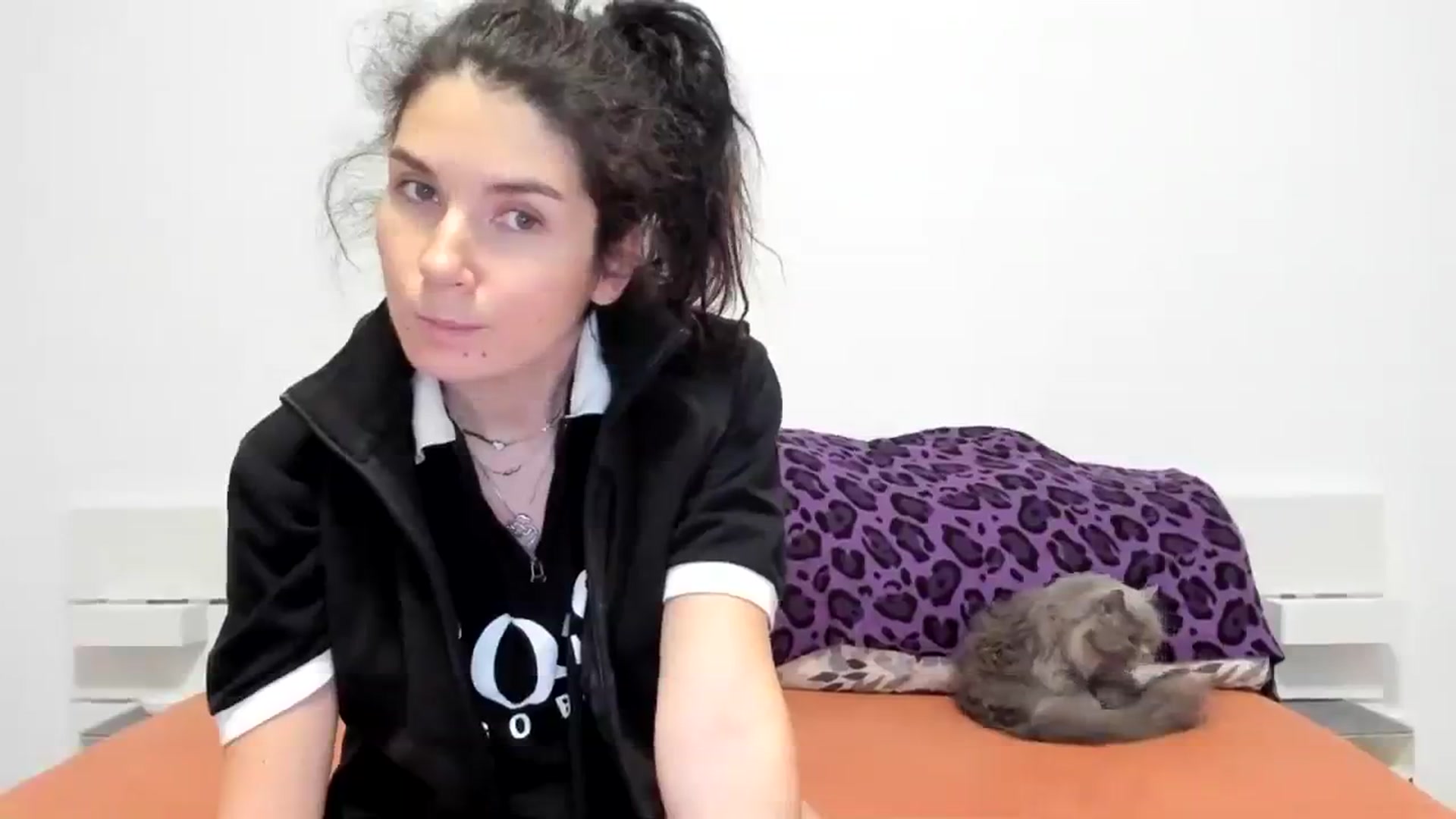 Gallery image thumbnail from SiouxPrincess's myfreecams stream on, 11/22/2023, 24:02 image 6 of 20