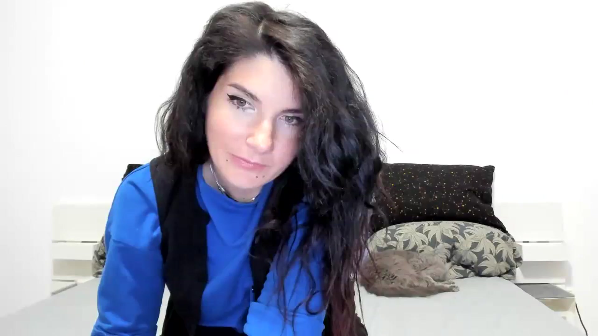 Gallery image thumbnail from SiouxPrincess's myfreecams stream on, 11/22/2023, 23:08 image 6 of 20