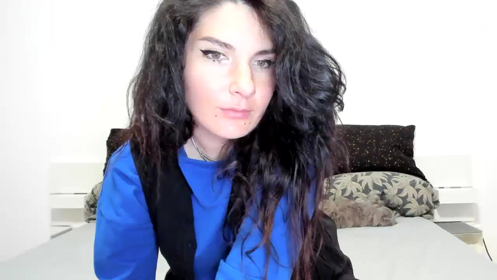 Gallery image thumbnail from SiouxPrincess's myfreecams stream on, 11/22/2023, 23:08 image 9 of 20