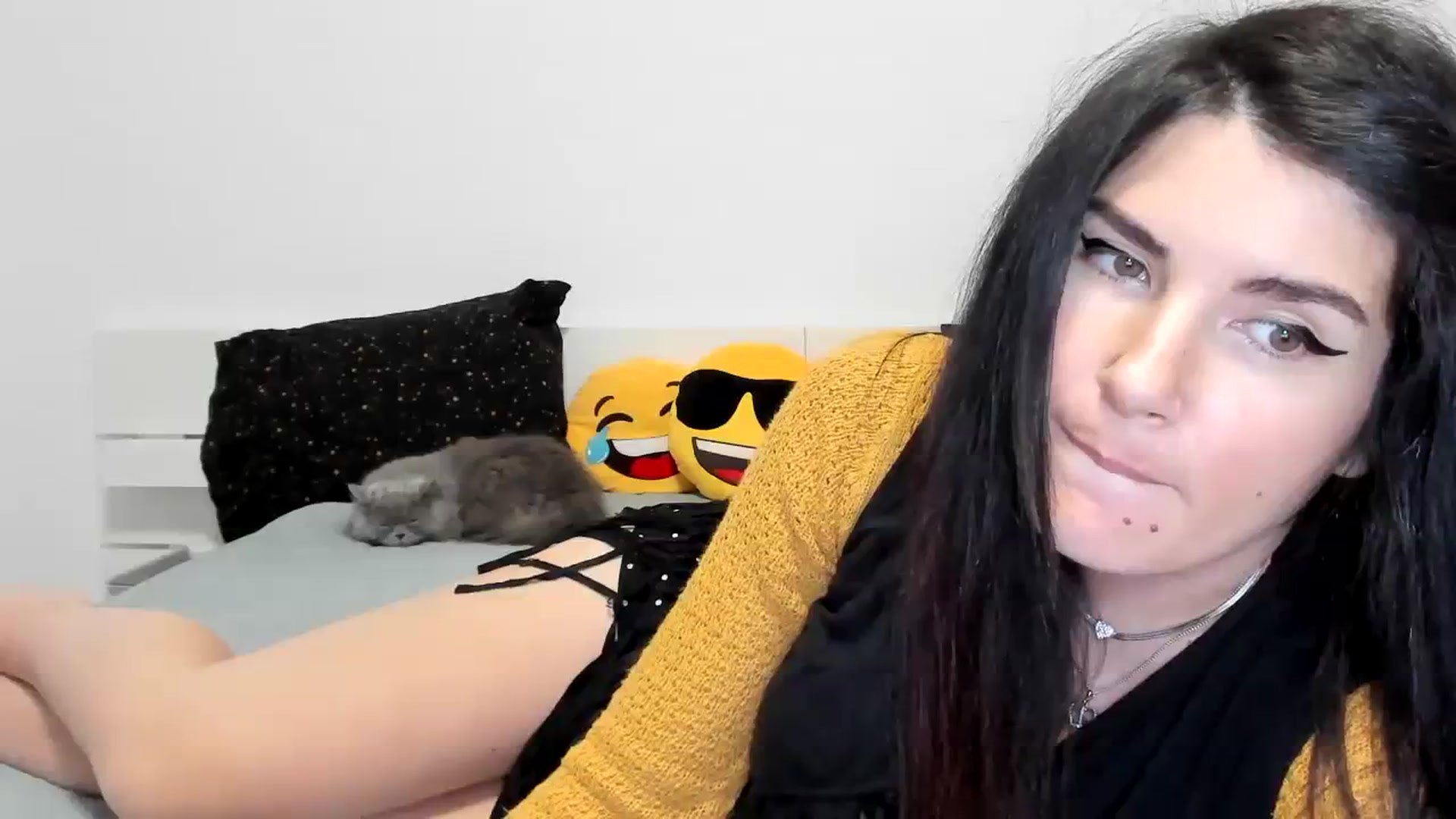Gallery image thumbnail from SiouxPrincess's myfreecams stream on, 11/29/2023, 23:27 image 19 of 20