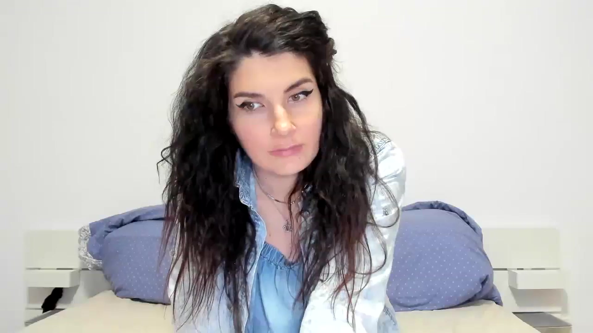 Gallery image thumbnail from SiouxPrincess's myfreecams stream on, 12/03/2023, 23:17 image 7 of 20