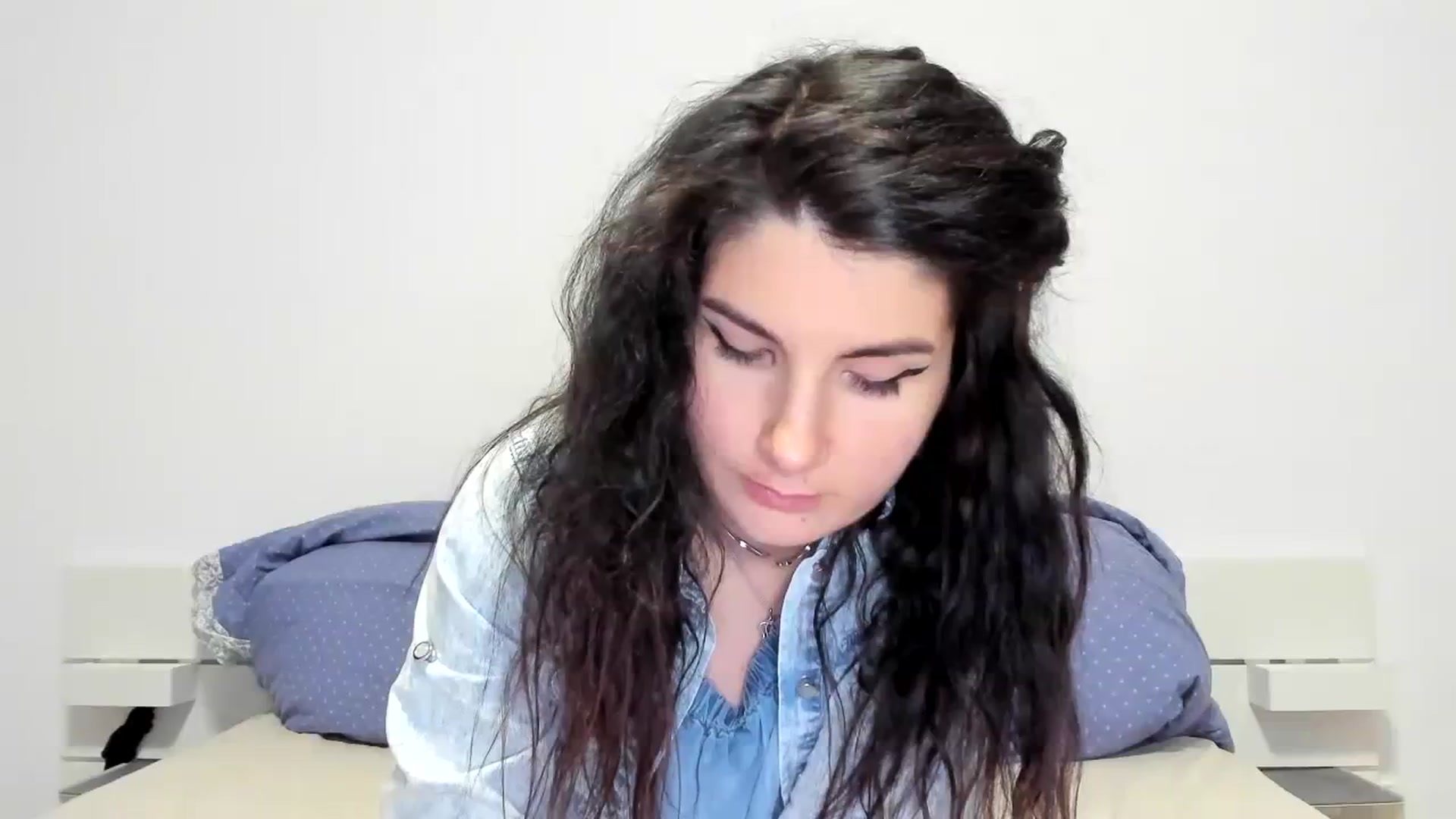Gallery image thumbnail from SiouxPrincess's myfreecams stream on, 12/03/2023, 23:17 image 6 of 20
