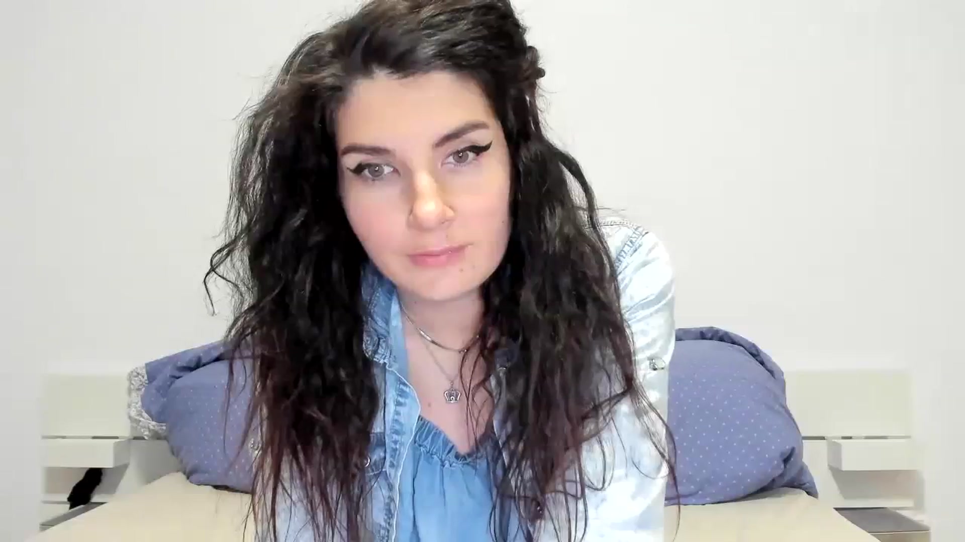 Gallery image thumbnail from SiouxPrincess's myfreecams stream on, 12/03/2023, 23:17 image 5 of 20