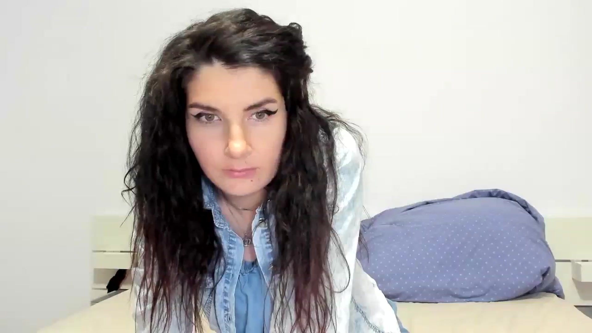 Gallery image thumbnail from SiouxPrincess's myfreecams stream on, 12/03/2023, 23:32 image 7 of 20