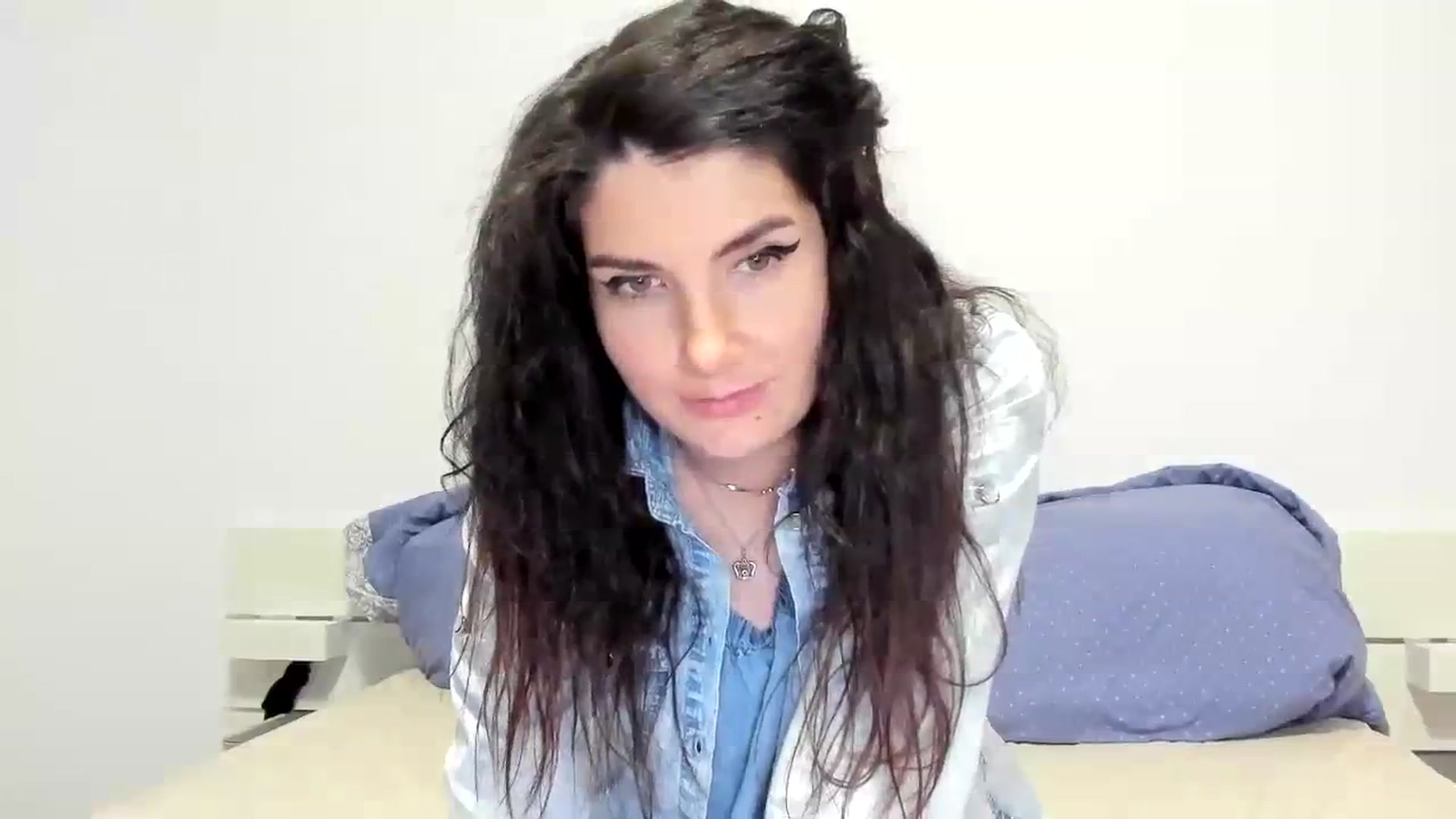 Gallery image thumbnail from SiouxPrincess's myfreecams stream on, 12/03/2023, 23:32 image 9 of 20