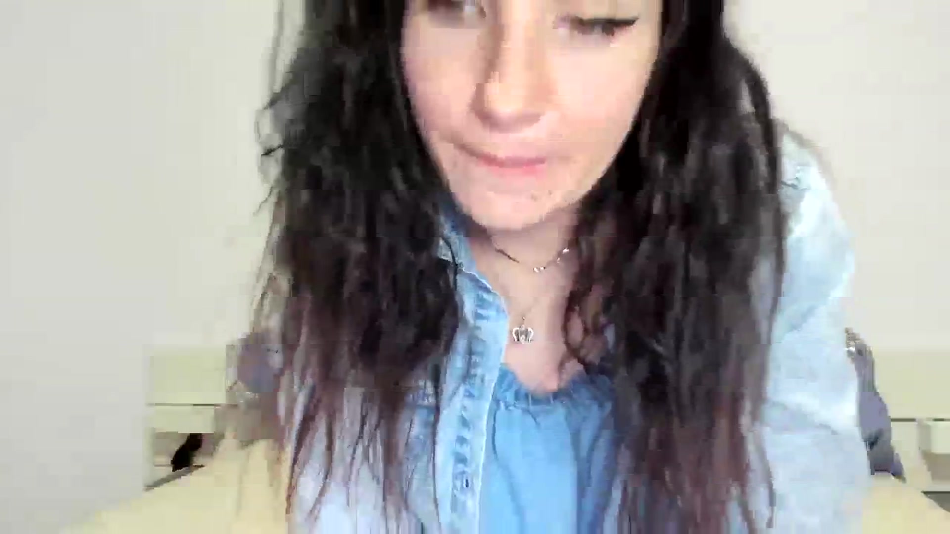 Gallery image thumbnail from SiouxPrincess's myfreecams stream on, 12/03/2023, 23:32 image 16 of 20