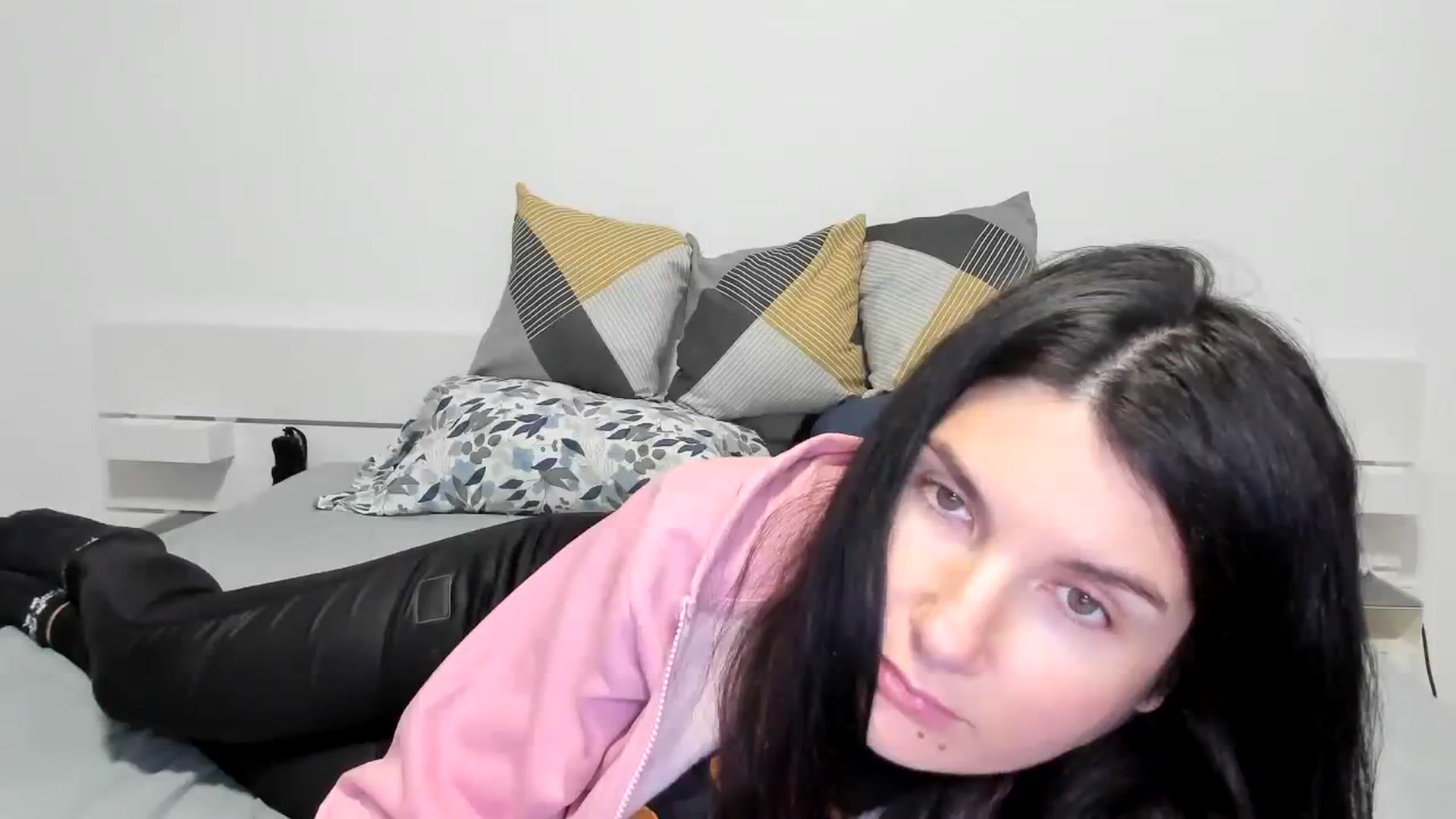 Gallery image thumbnail from SiouxPrincess's myfreecams stream on, 12/16/2023, 23:41 image 14 of 20