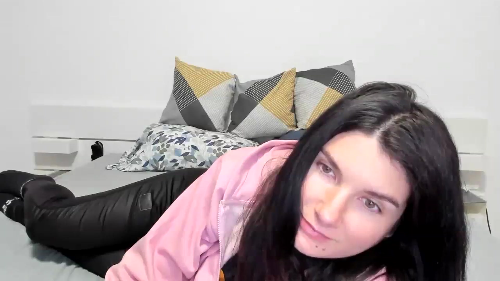 Gallery image thumbnail from SiouxPrincess's myfreecams stream on, 12/16/2023, 23:41 image 6 of 20