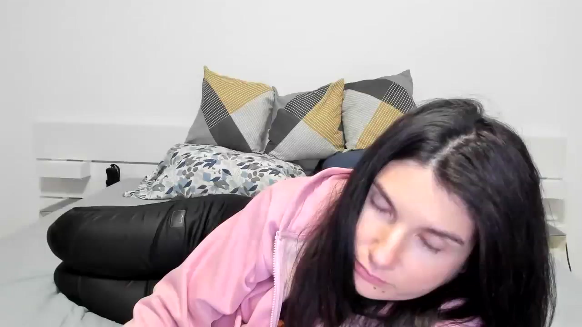 Gallery image thumbnail from SiouxPrincess's myfreecams stream on, 12/16/2023, 23:41 image 9 of 20