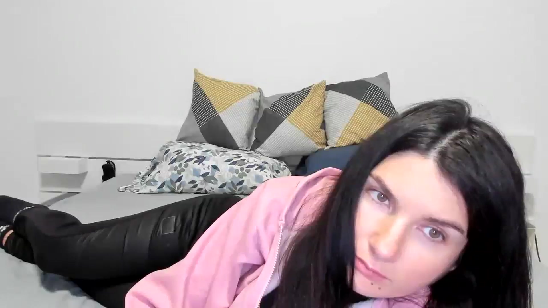 Gallery image thumbnail from SiouxPrincess's myfreecams stream on, 12/16/2023, 23:41 image 17 of 20