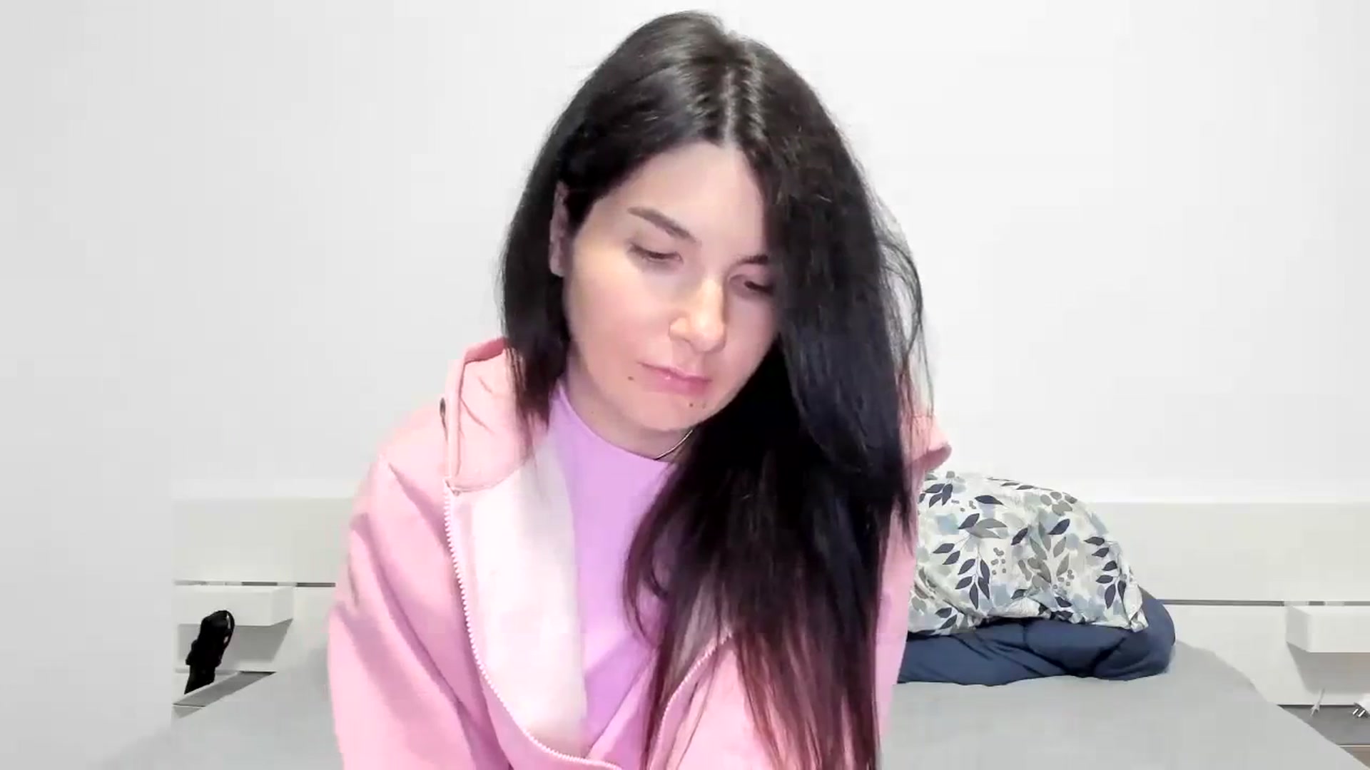 Gallery image thumbnail from SiouxPrincess's myfreecams stream on, 12/19/2023, 23:33 image 13 of 20