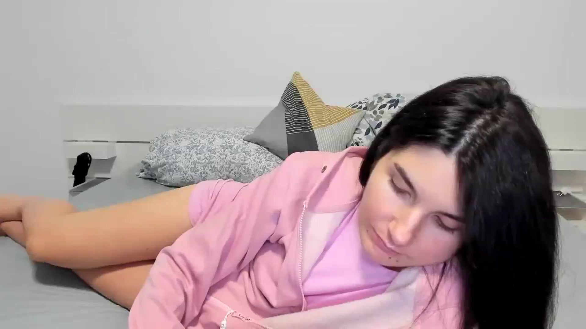 Gallery image thumbnail from SiouxPrincess's myfreecams stream on, 12/19/2023, 23:33 image 4 of 20