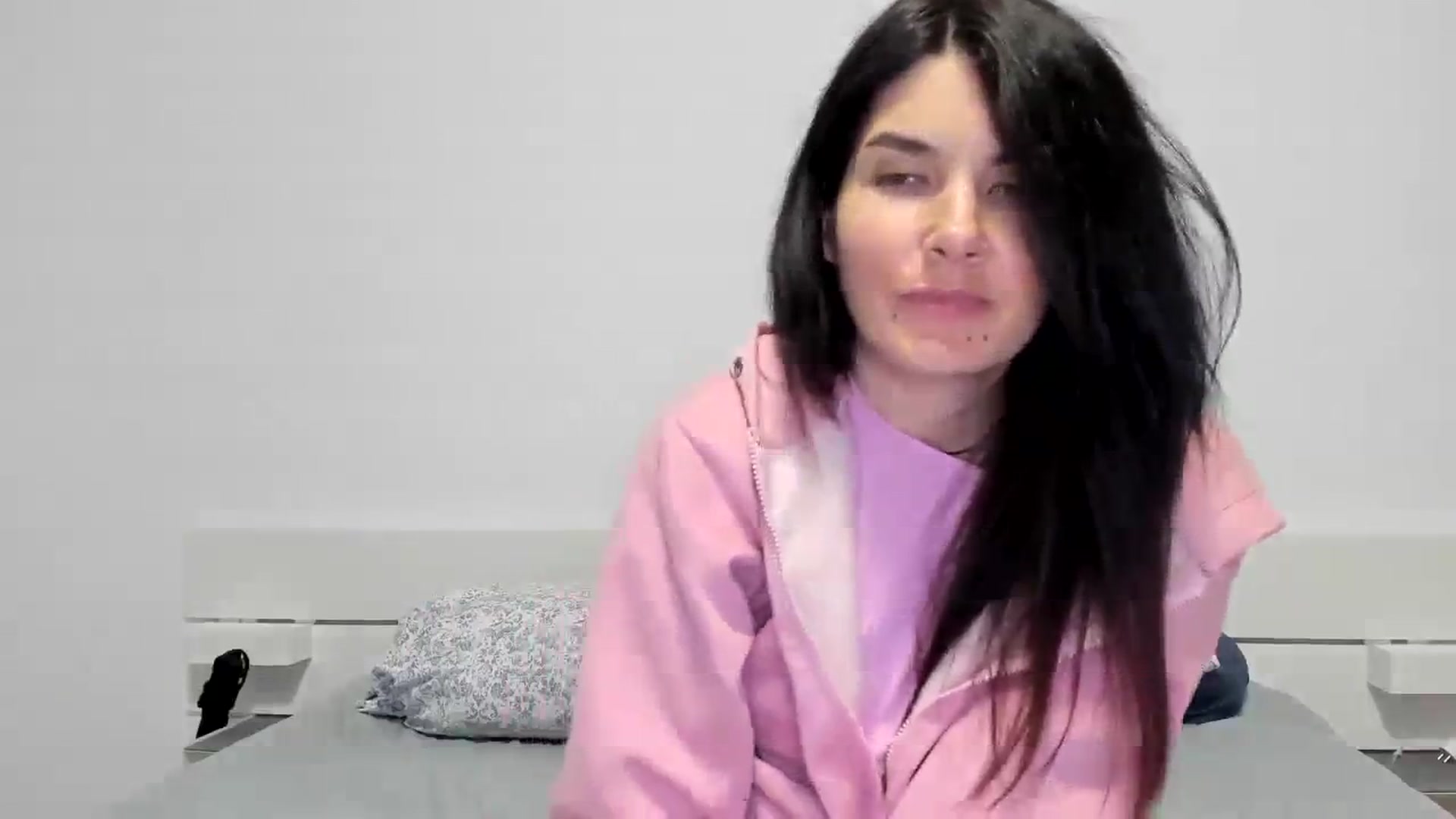 Gallery image thumbnail from SiouxPrincess's myfreecams stream on, 12/19/2023, 23:33 image 14 of 20