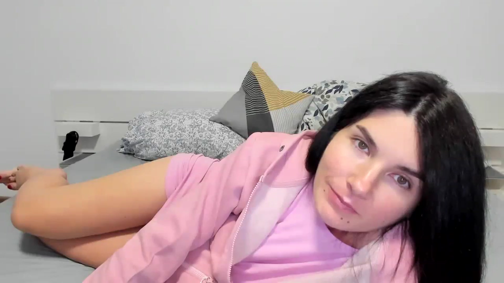 Gallery image thumbnail from SiouxPrincess's myfreecams stream on, 12/19/2023, 23:33 image 10 of 20