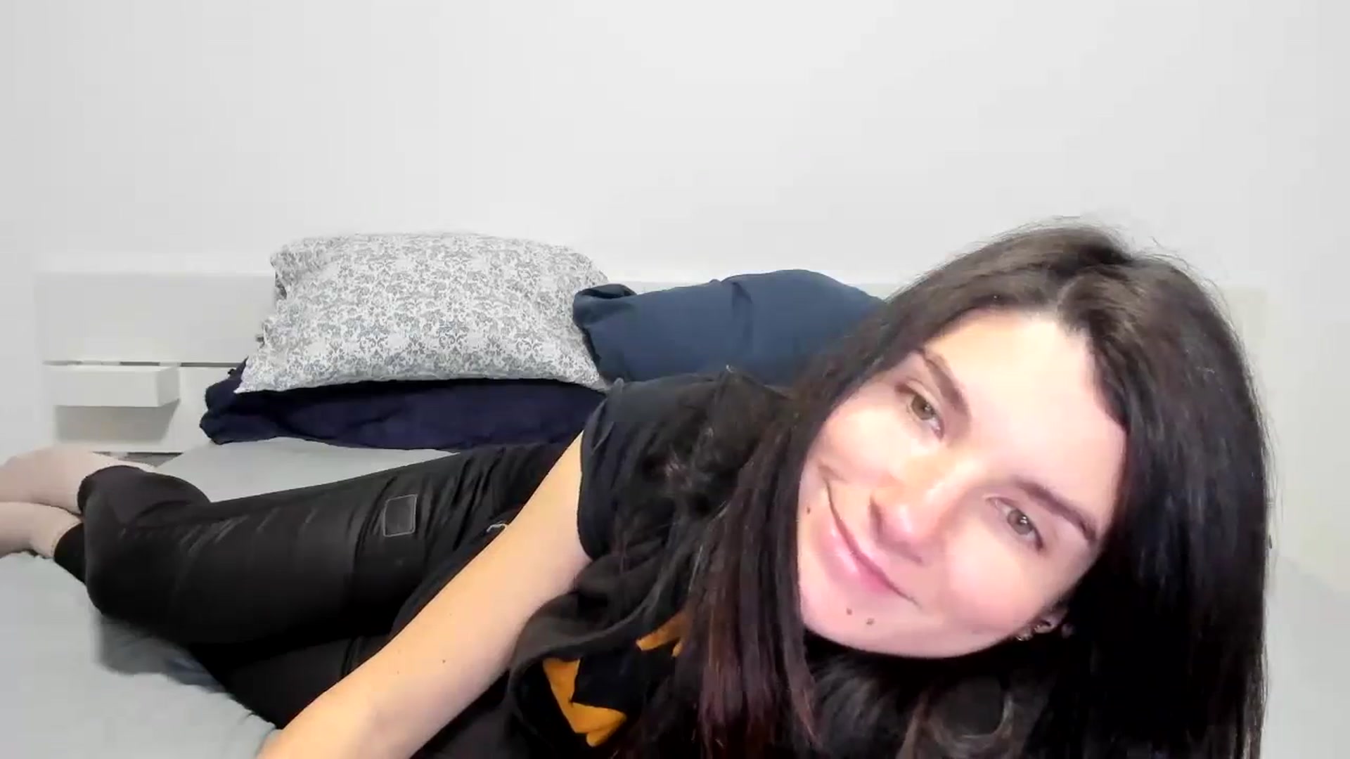 Gallery image thumbnail from SiouxPrincess's myfreecams stream on, 12/21/2023, 24:18 image 4 of 20