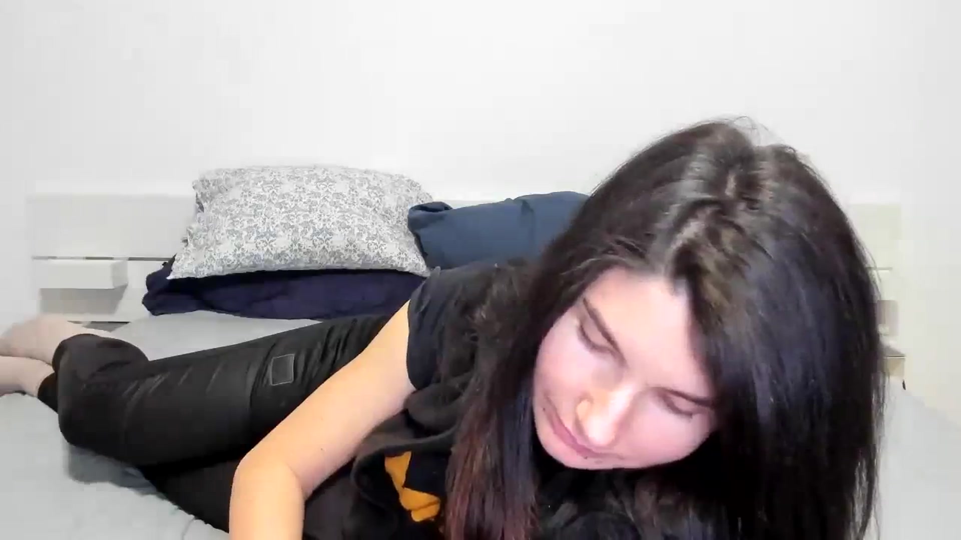 Gallery image thumbnail from SiouxPrincess's myfreecams stream on, 12/21/2023, 24:18 image 2 of 20