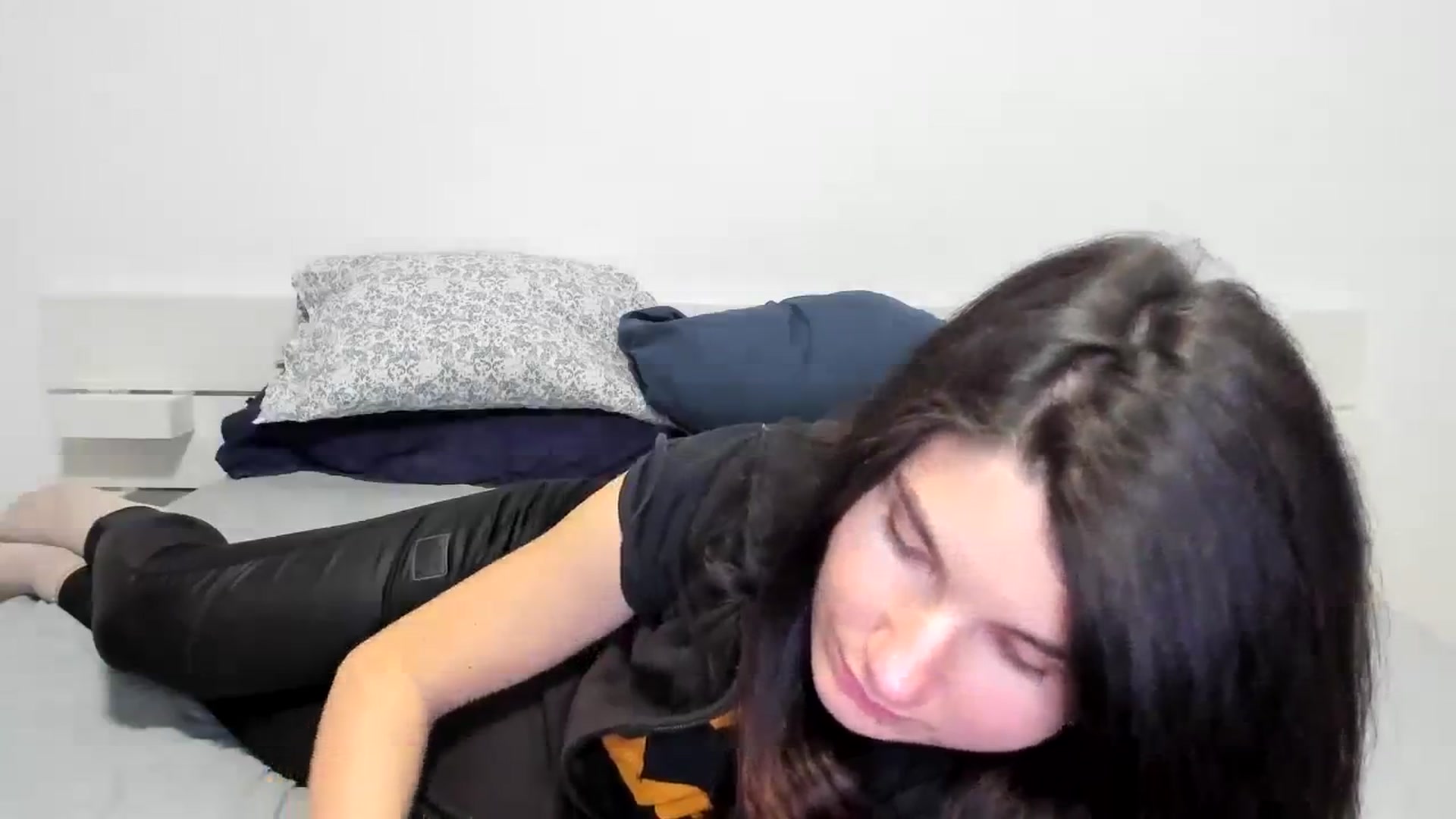 Gallery image thumbnail from SiouxPrincess's myfreecams stream on, 12/21/2023, 24:18 image 7 of 20