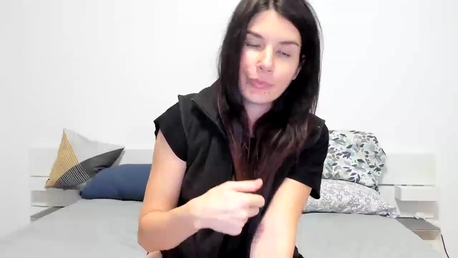 Gallery image thumbnail from SiouxPrincess's myfreecams stream on, 12/21/2023, 23:39 image 20 of 20