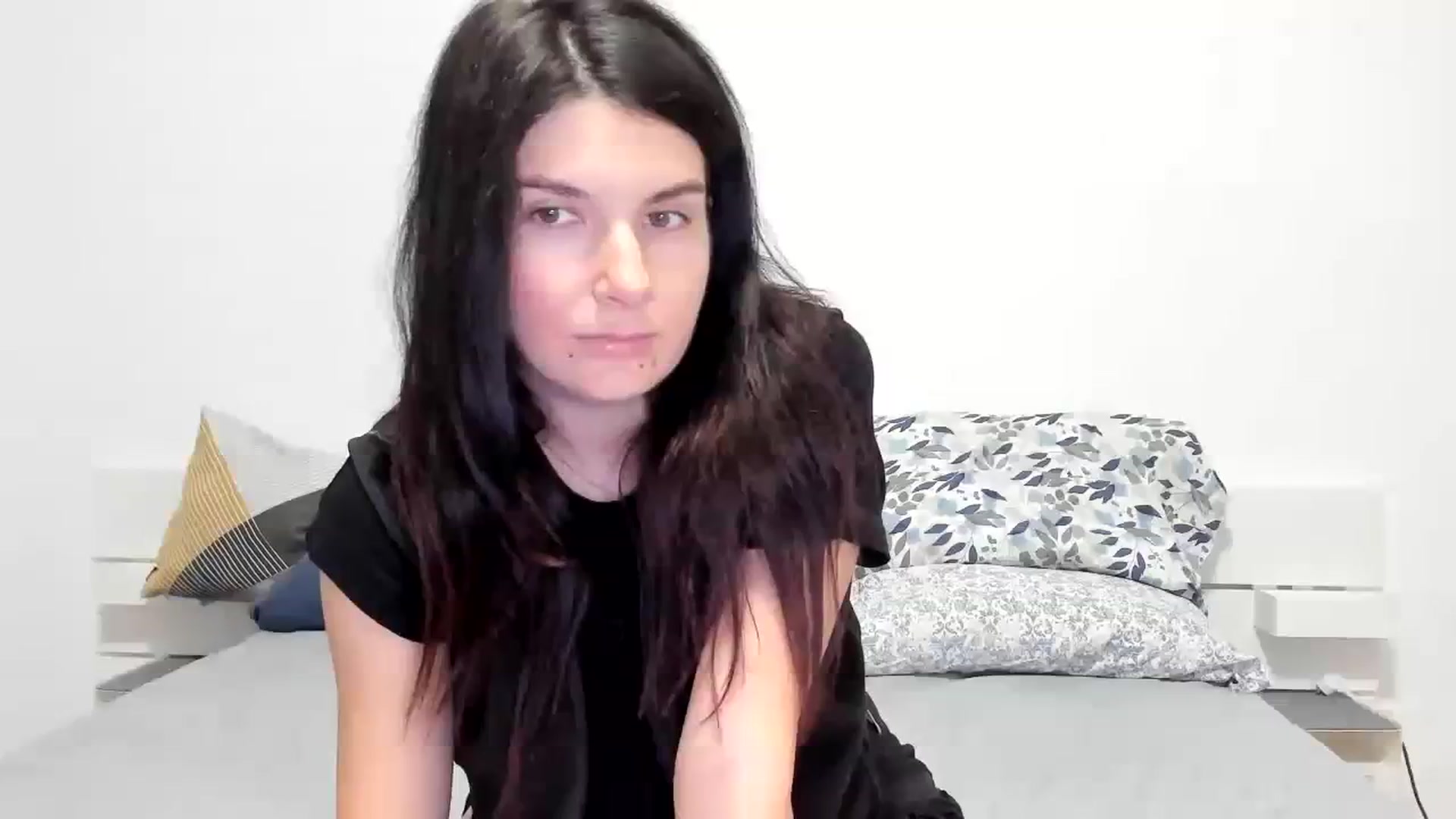 Gallery image thumbnail from SiouxPrincess's myfreecams stream on, 12/21/2023, 23:39 image 19 of 20