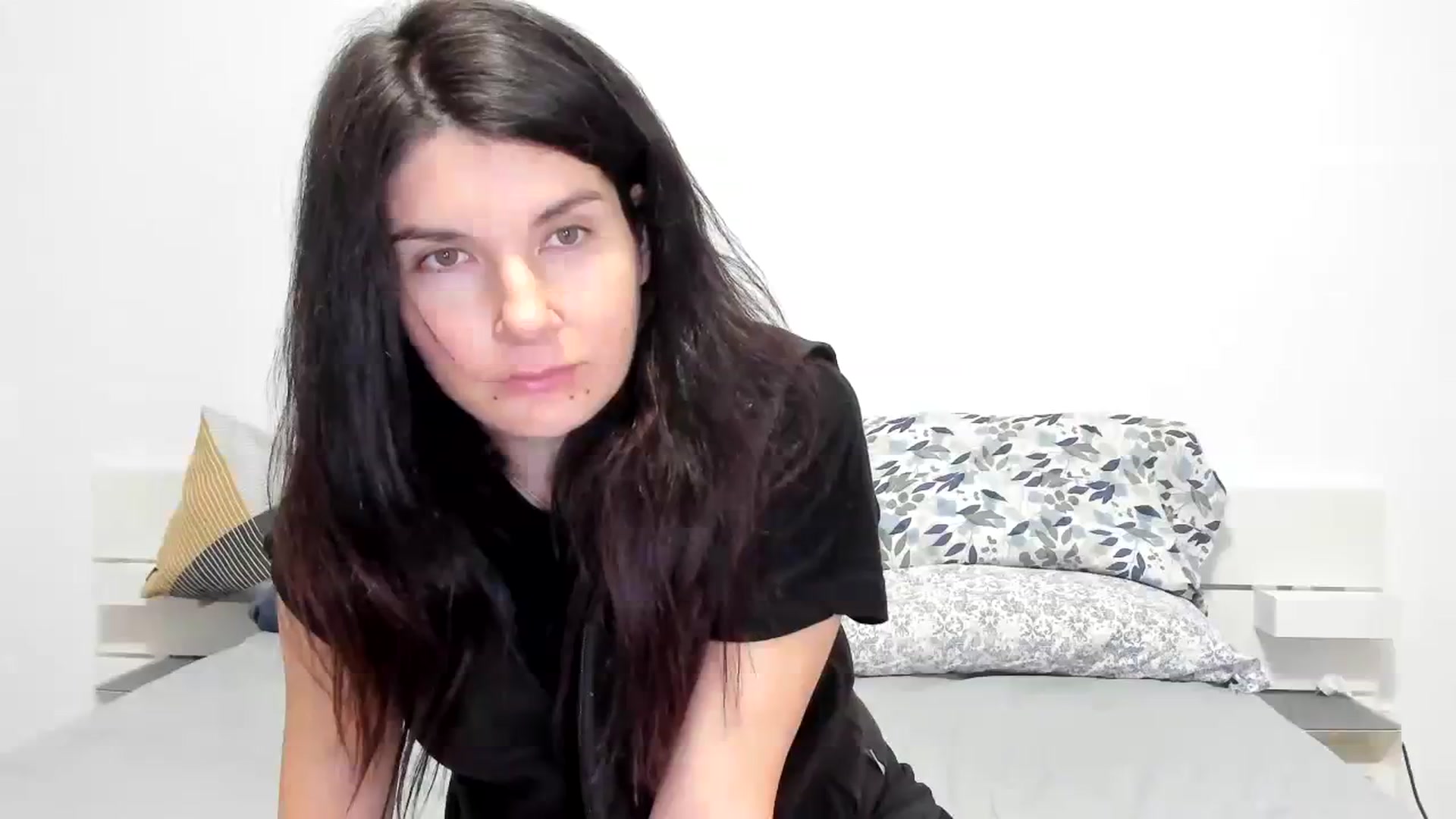 Gallery image thumbnail from SiouxPrincess's myfreecams stream on, 12/22/2023, 24:00 image 4 of 20