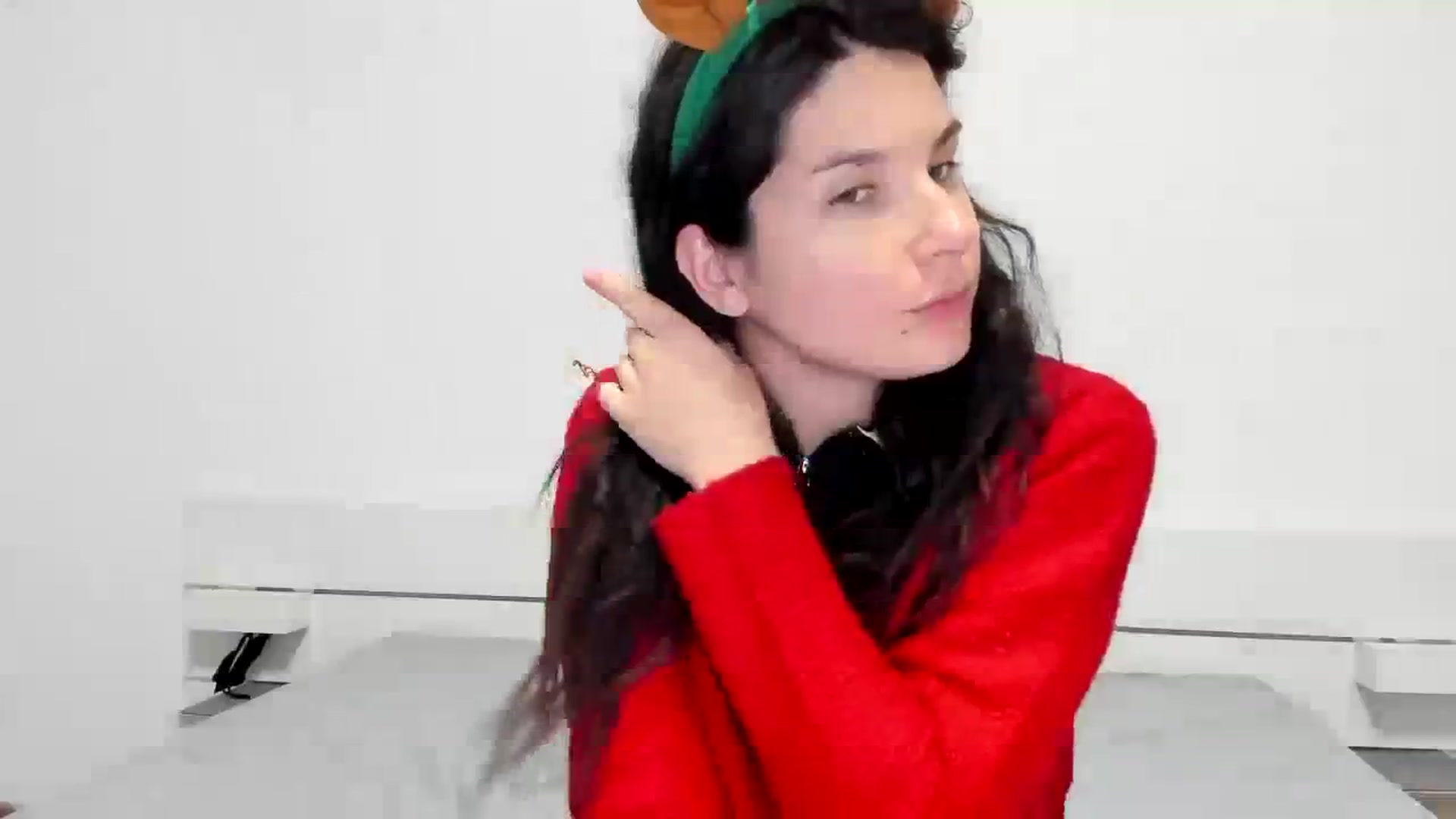 Gallery image thumbnail from SiouxPrincess's myfreecams stream on, 12/25/2023, 24:30 image 16 of 20