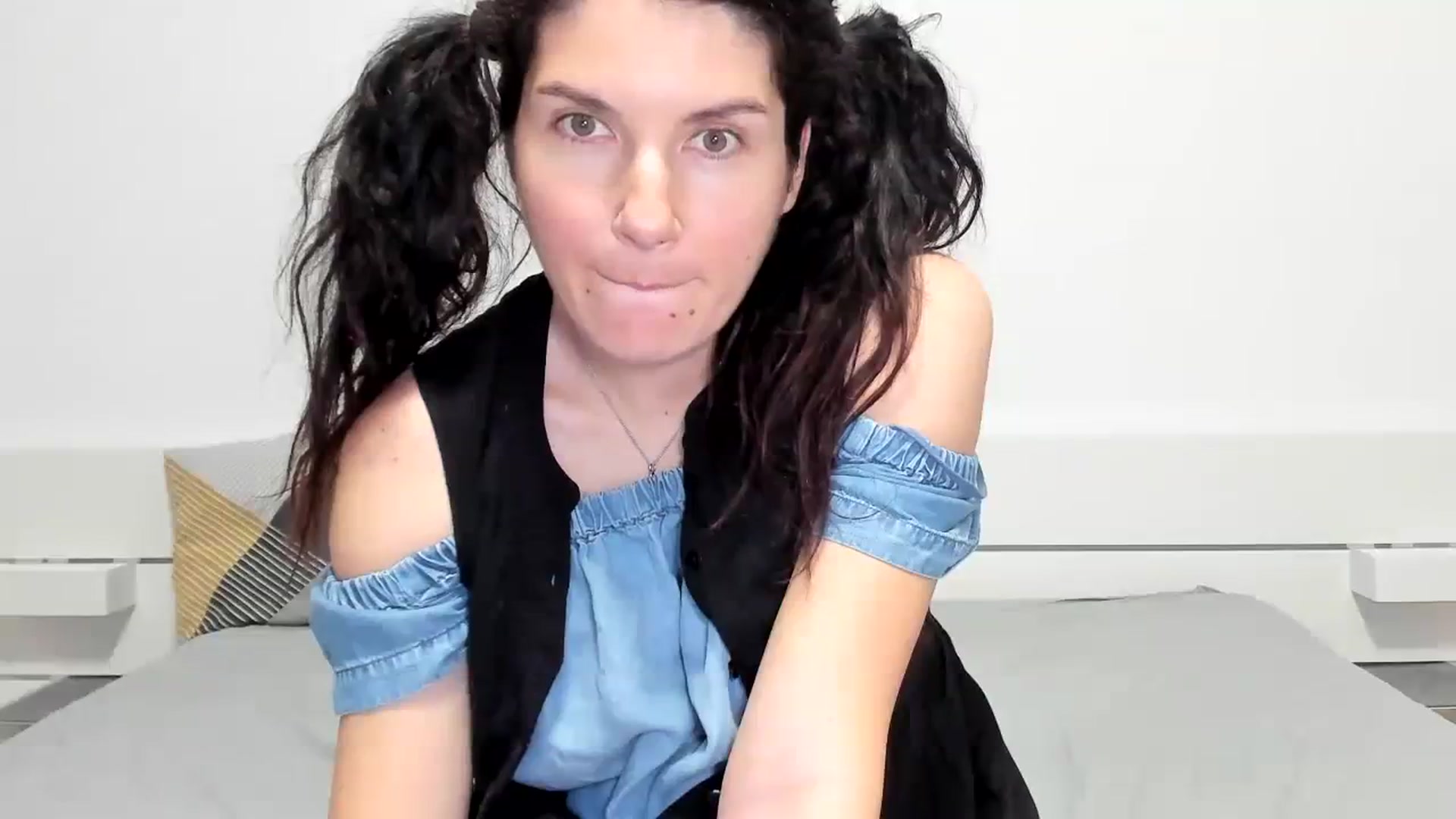 Gallery image thumbnail from SiouxPrincess's myfreecams stream on, 12/26/2023, 24:18 image 15 of 20