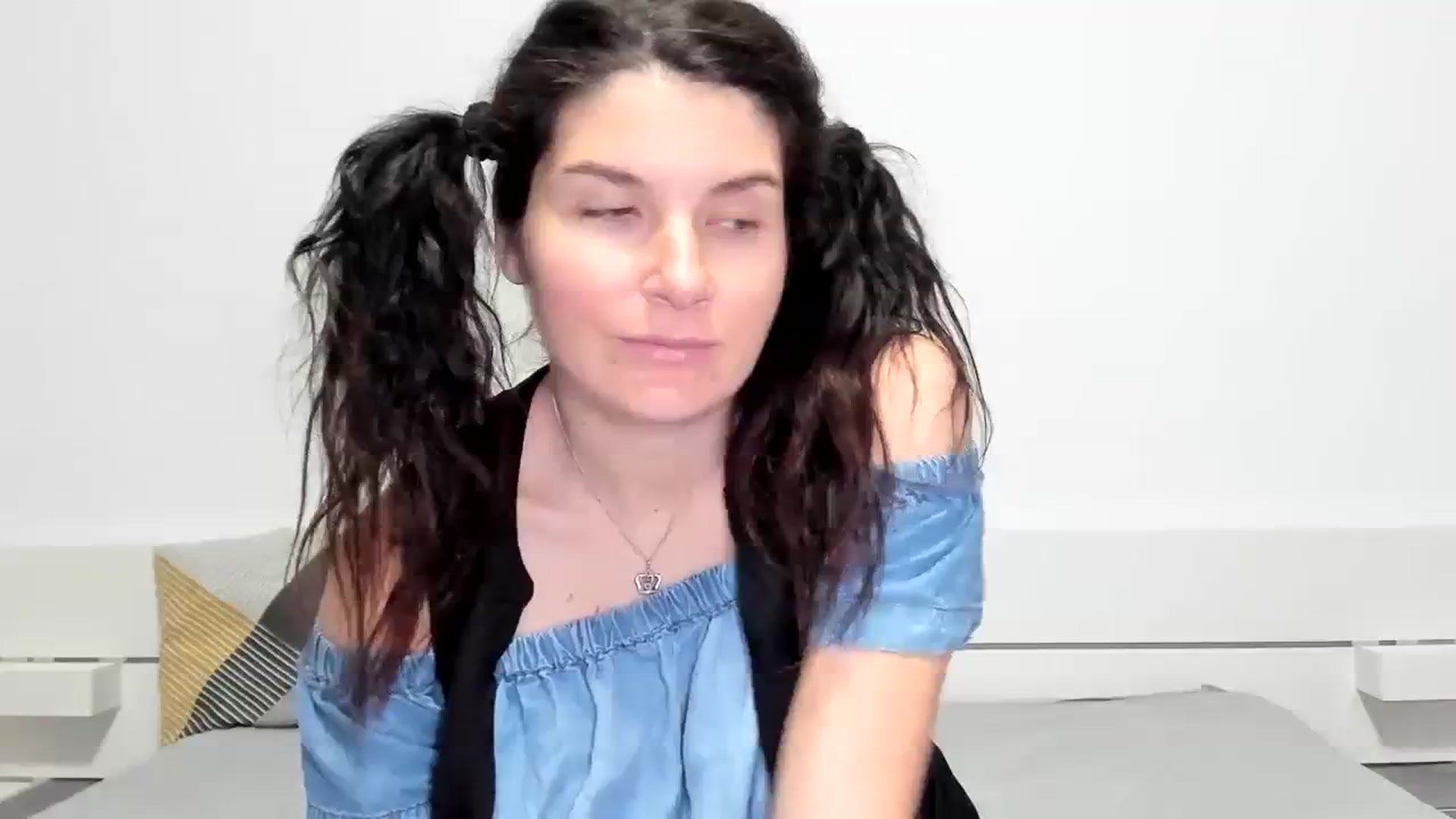 Gallery image thumbnail from SiouxPrincess's myfreecams stream on, 12/26/2023, 24:18 image 14 of 20