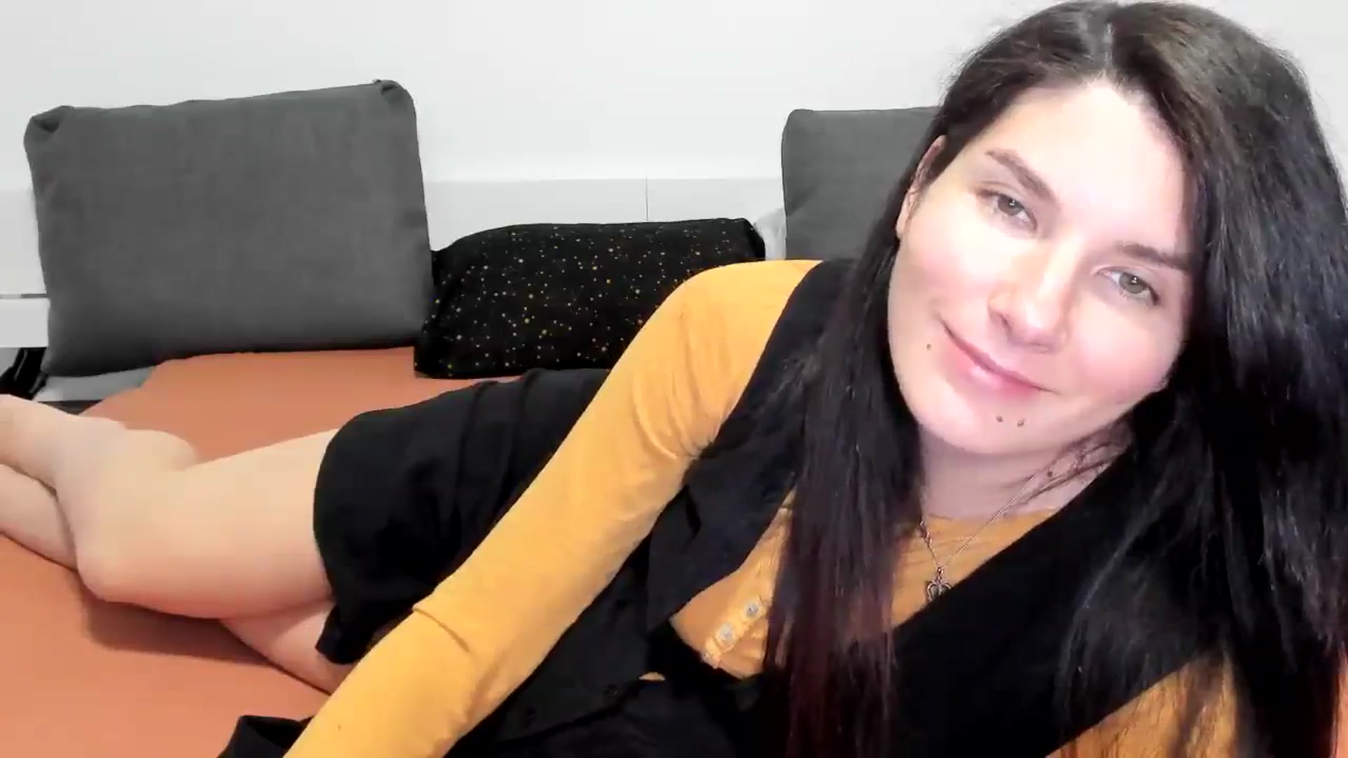 Gallery image thumbnail from SiouxPrincess's myfreecams stream on, 12/28/2023, 24:01 image 6 of 20