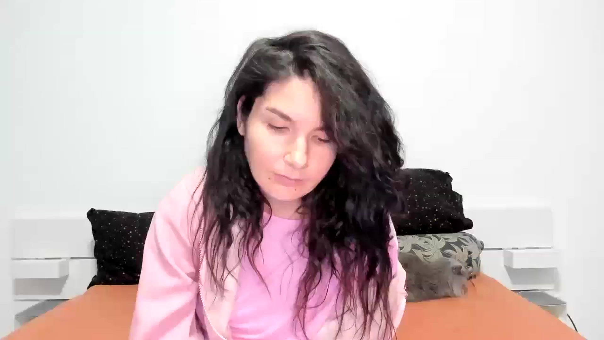 Gallery image thumbnail from SiouxPrincess's myfreecams stream on, 12/31/2023, 24:05 image 19 of 20